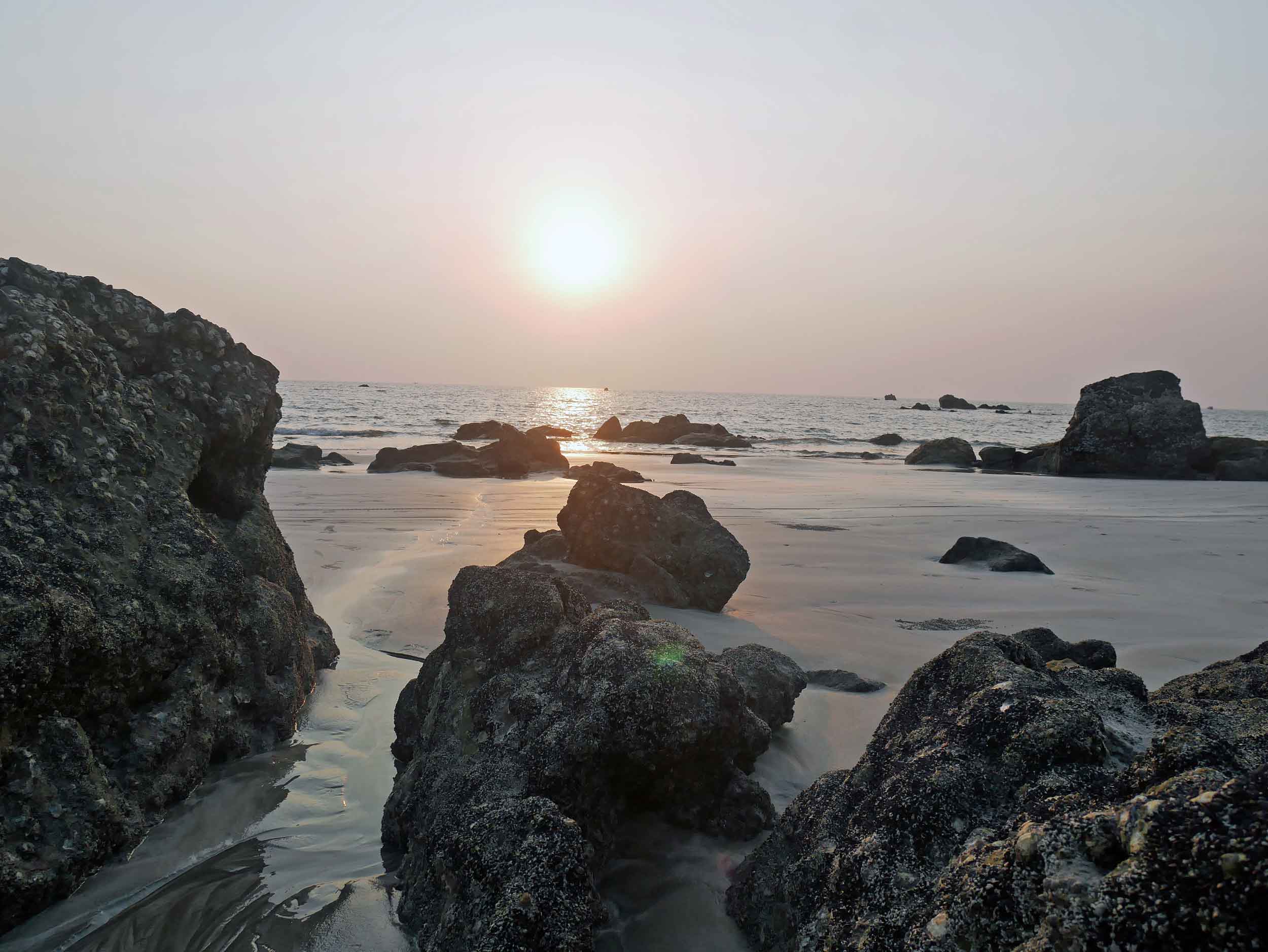  Long and wide Ngwesaung gently curves to reveal large rocks and finally, Lovers Island.&nbsp; 