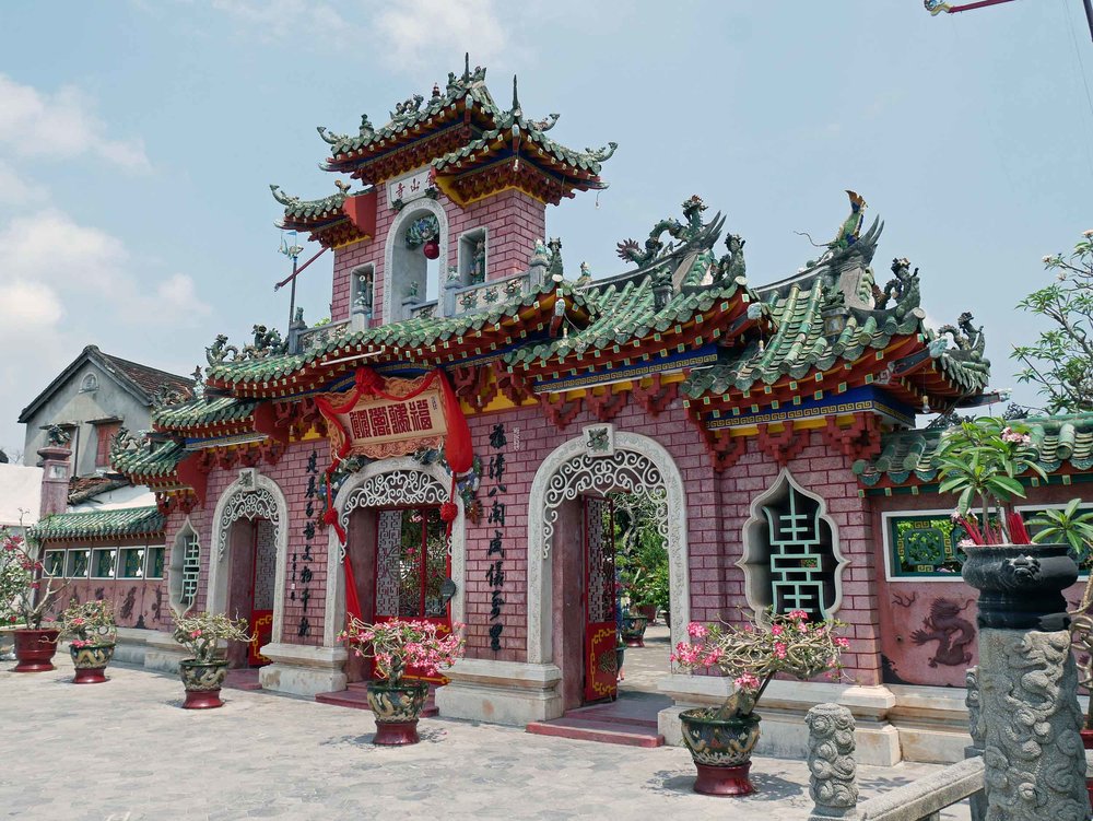  The grand Phuc Kien Assembly Hall was built of Chinese architecure in the late 1600s. 