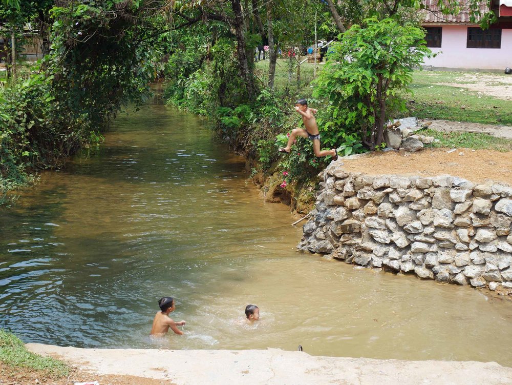  As we rode along the winding roads, we saw local children splashing in streams,&nbsp;while adults lounged in hammocks and under the shade of small porches--it was a Sunday after all!&nbsp; 