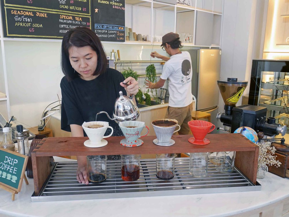  Our lovely barista carefully and beautifully preparing our cold brew coffees at Bangkok's Gallery Drip.&nbsp; 