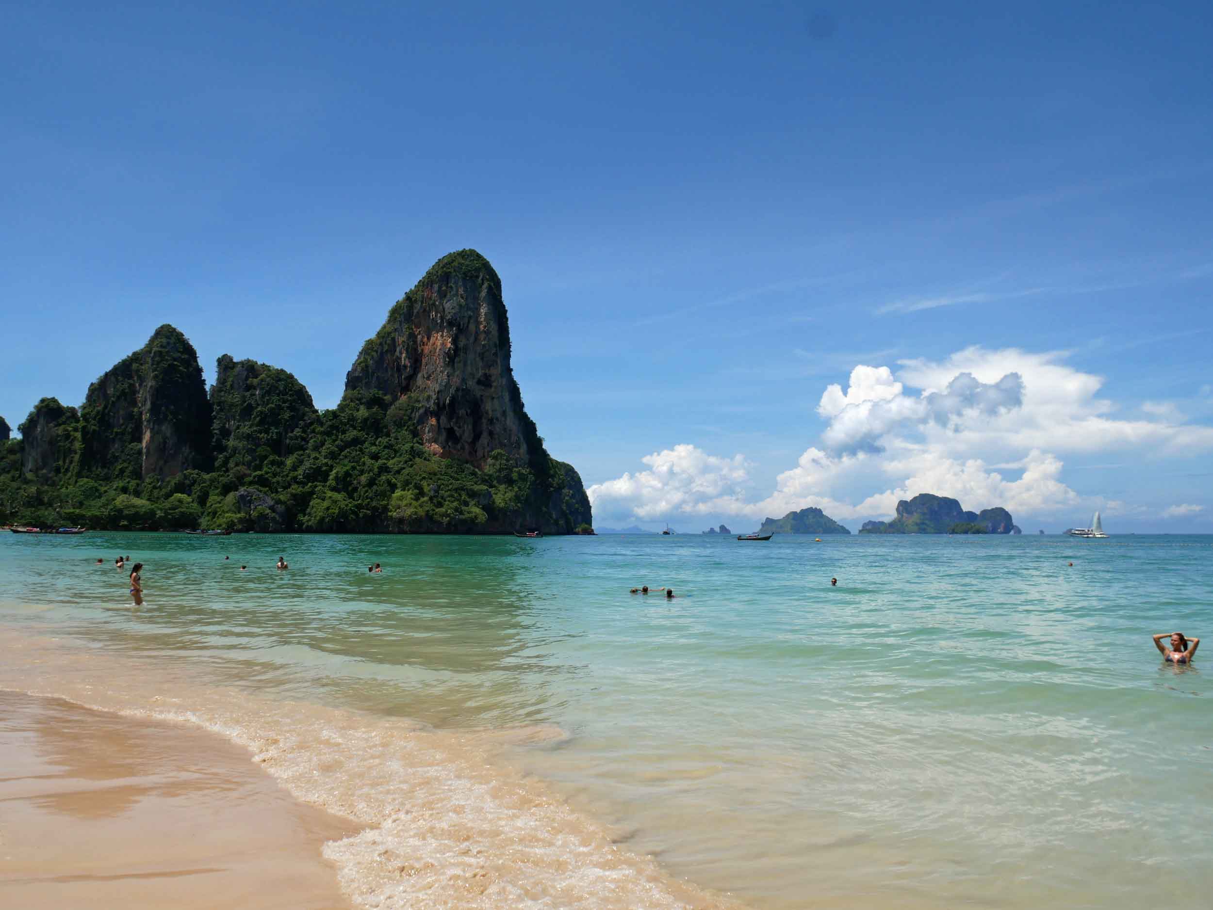  The west coast of Railay is a stunning place to spend the afternoon.&nbsp; 