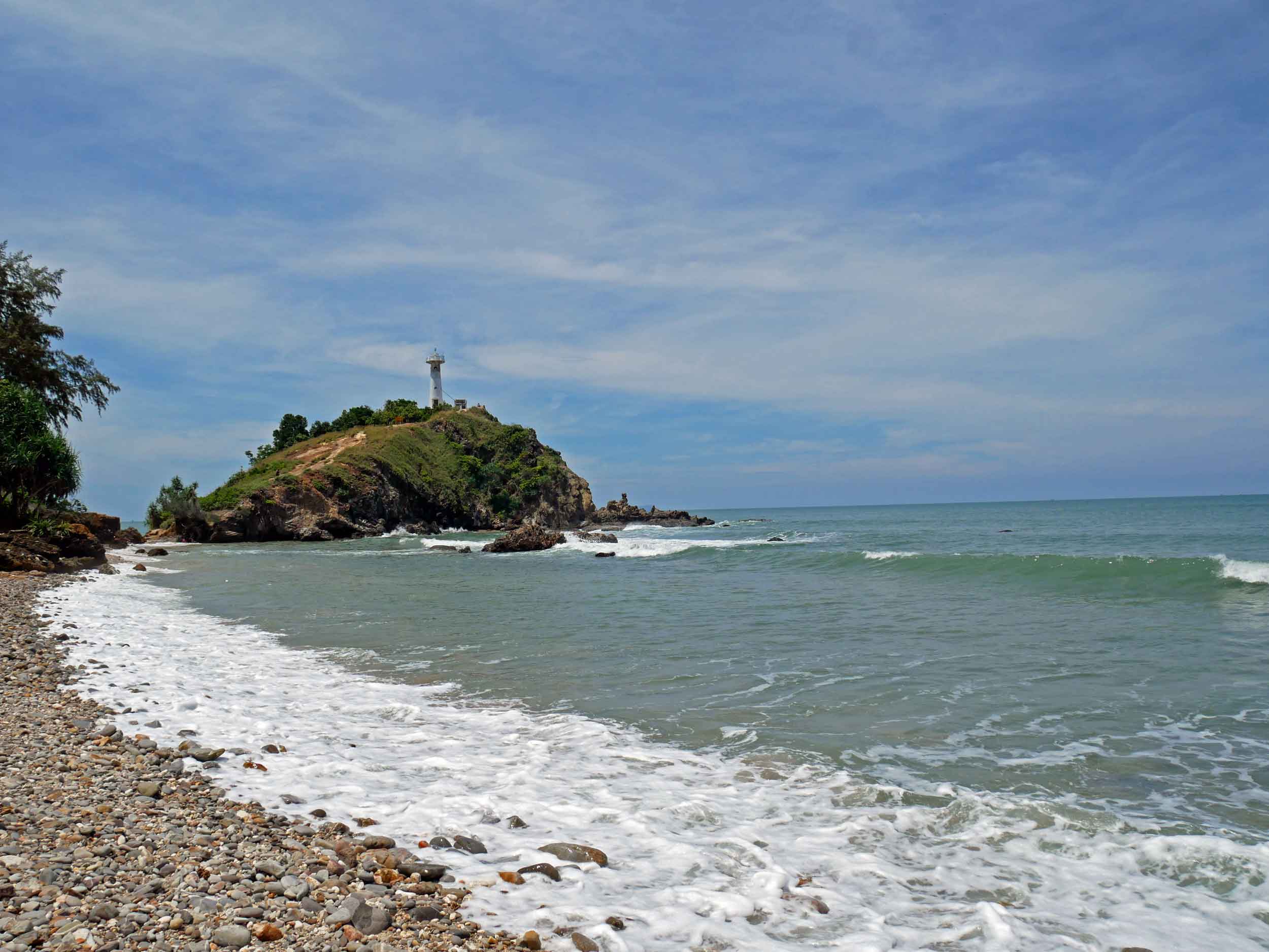  At the southern tip of Koh Lanta, one side of the national park has a rocky coast, which together with the lighthouse made us feel like we had been transported to New England.&nbsp; 