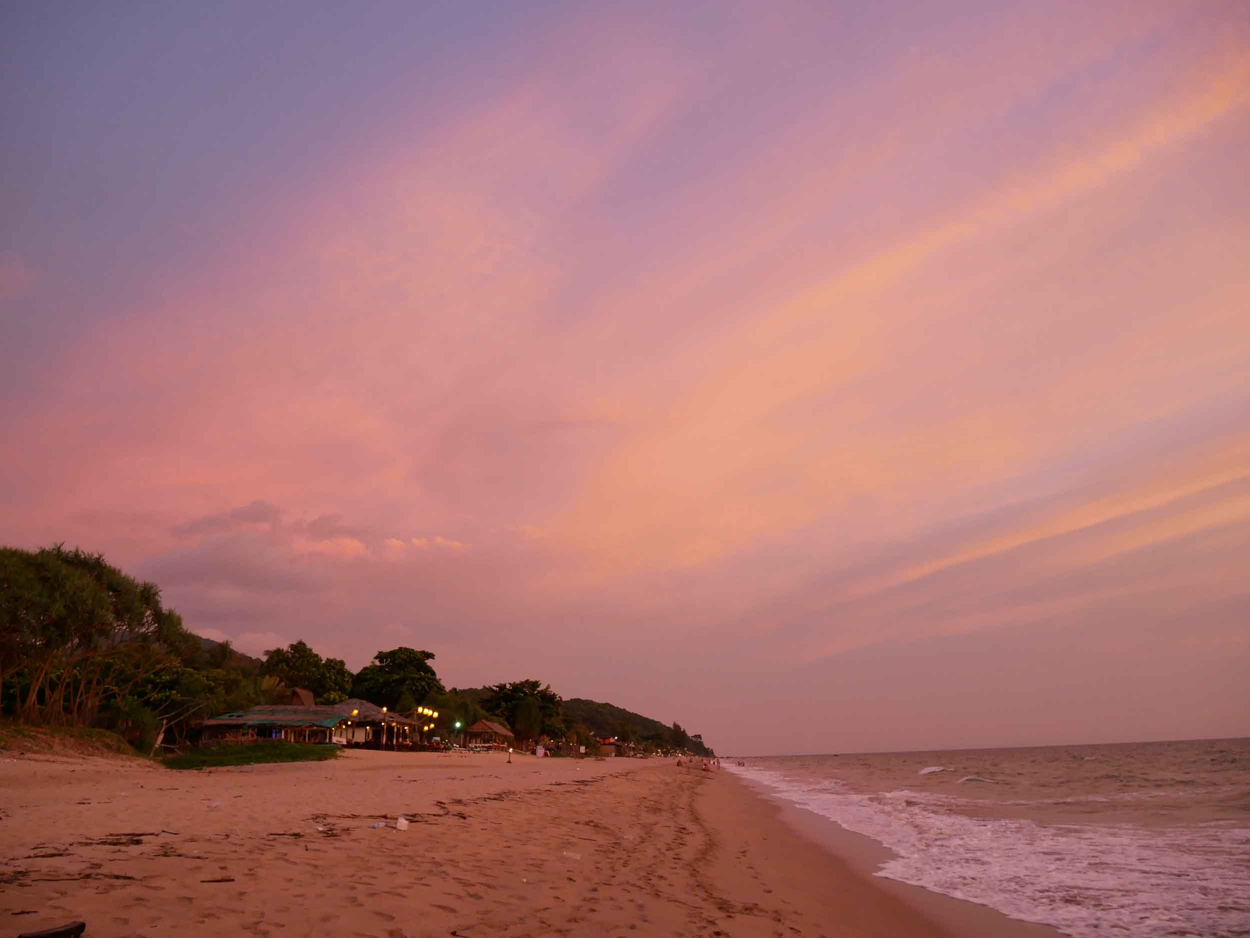  Another colorful sunset, spotlighting the many open air bars and restaurants that line the beach.&nbsp; 