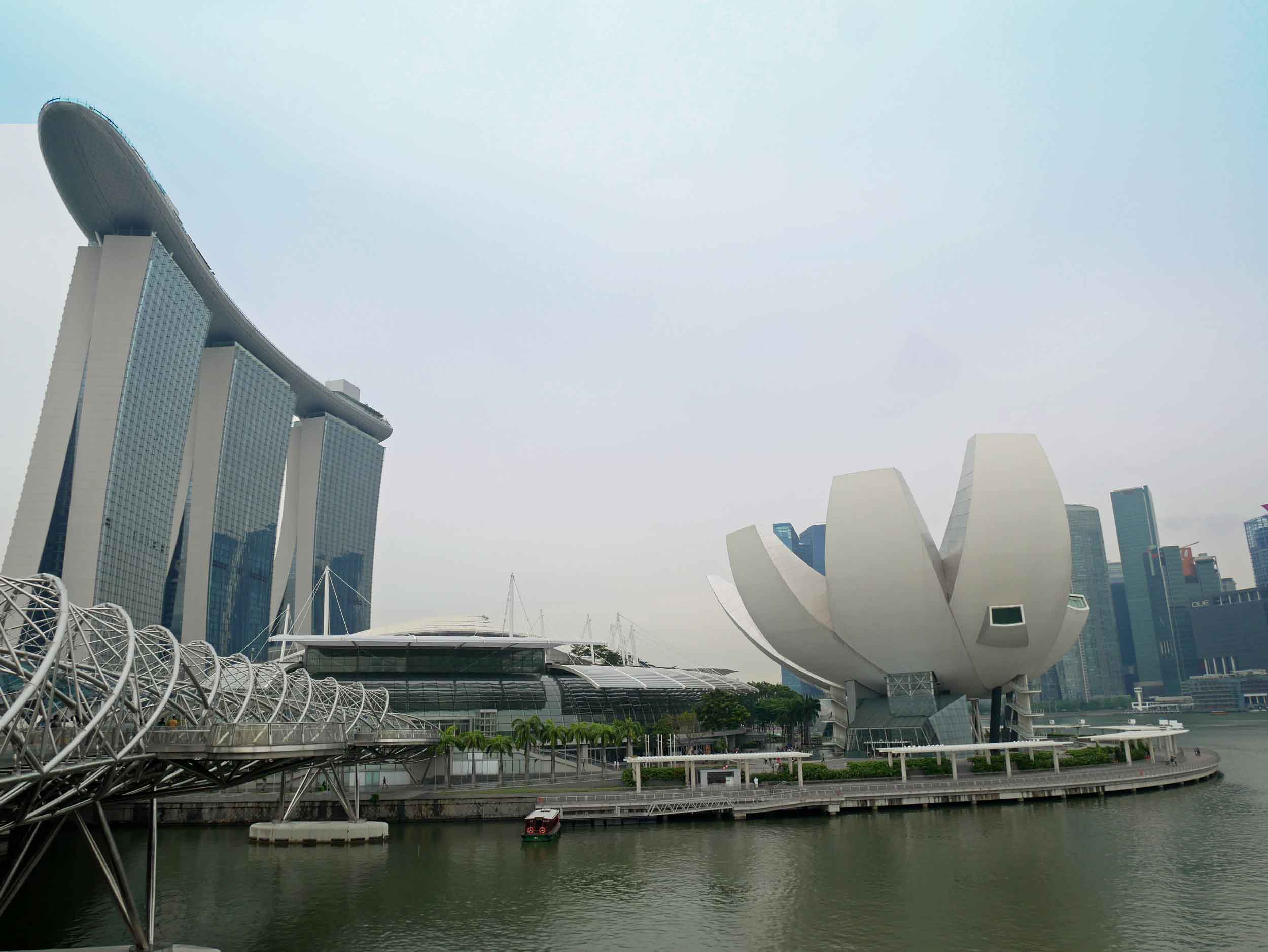  Another look at impressive Marina Bay Sands with the Singapore ArtScience Museum in the foreground. 