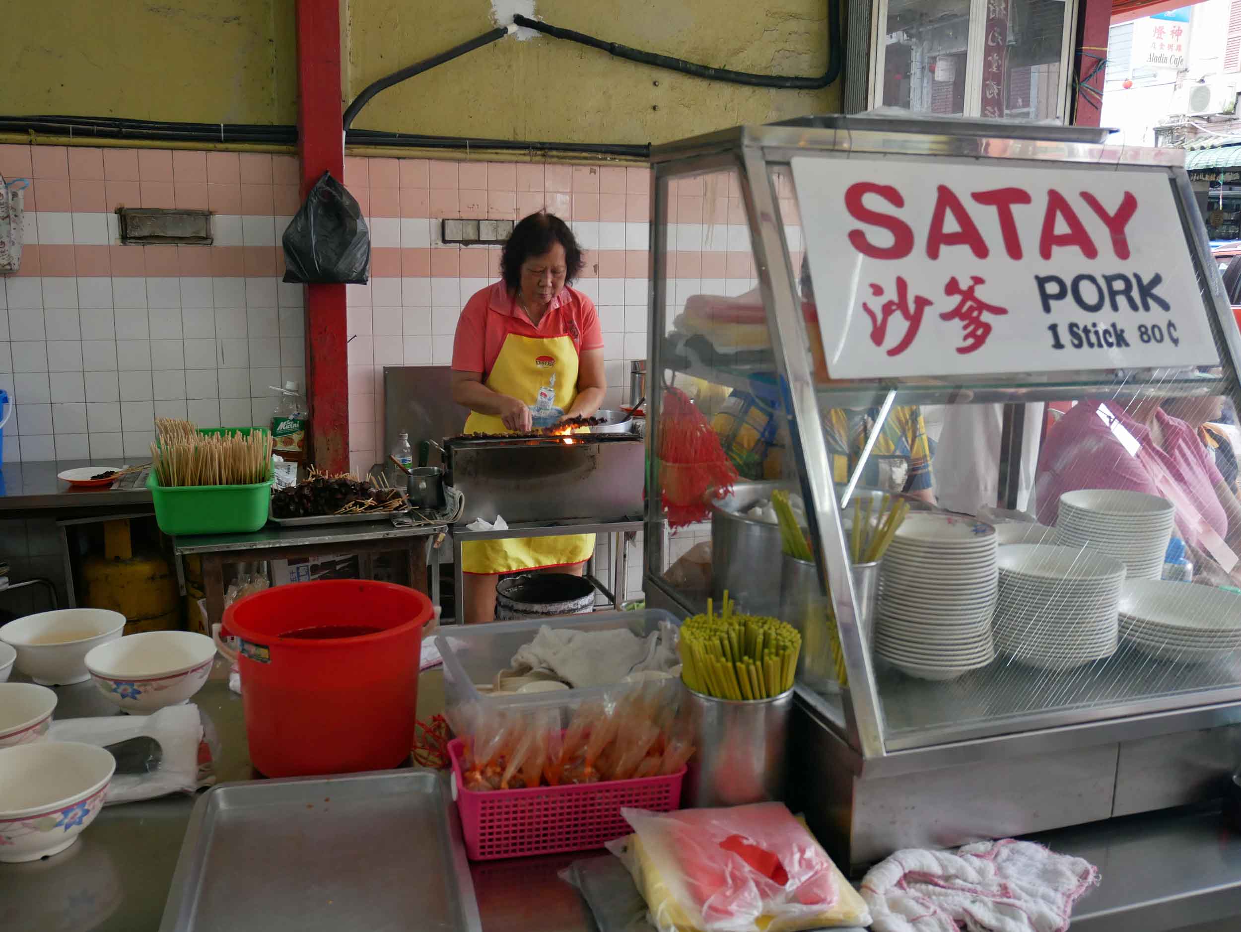  We found more great Malaysian street food in Kuching, including the Yan Chun Tai food court (May 2).&nbsp; 