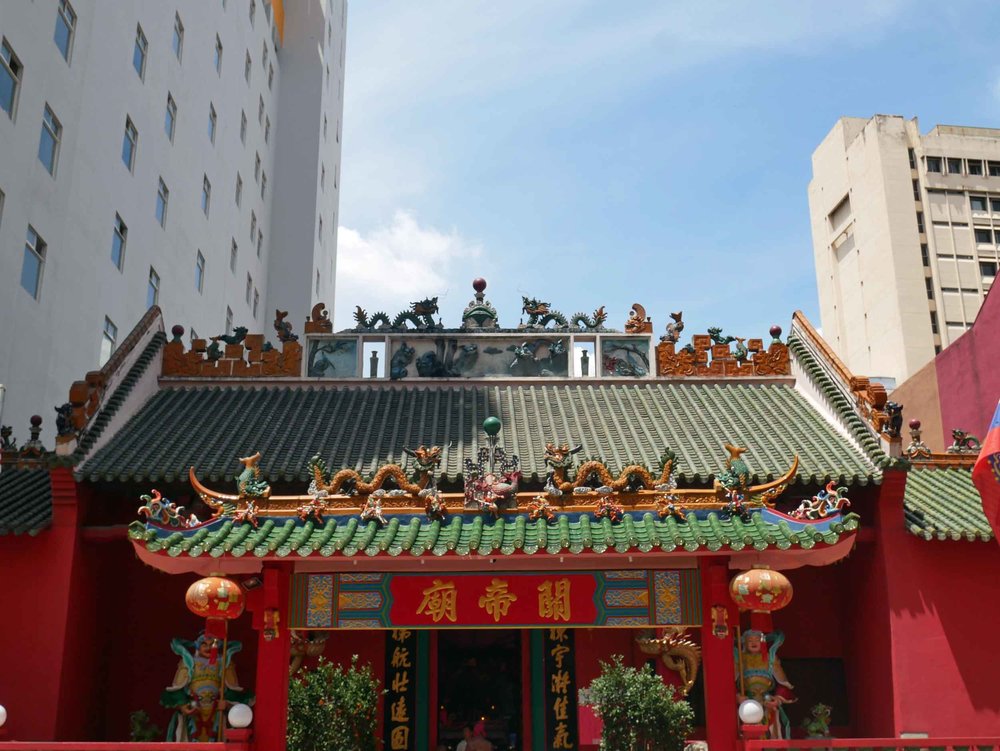  Guan Di Taoist Temple houses a 59kg copper Chinese pole weapon, thought to protect any person who can lift it.&nbsp; 