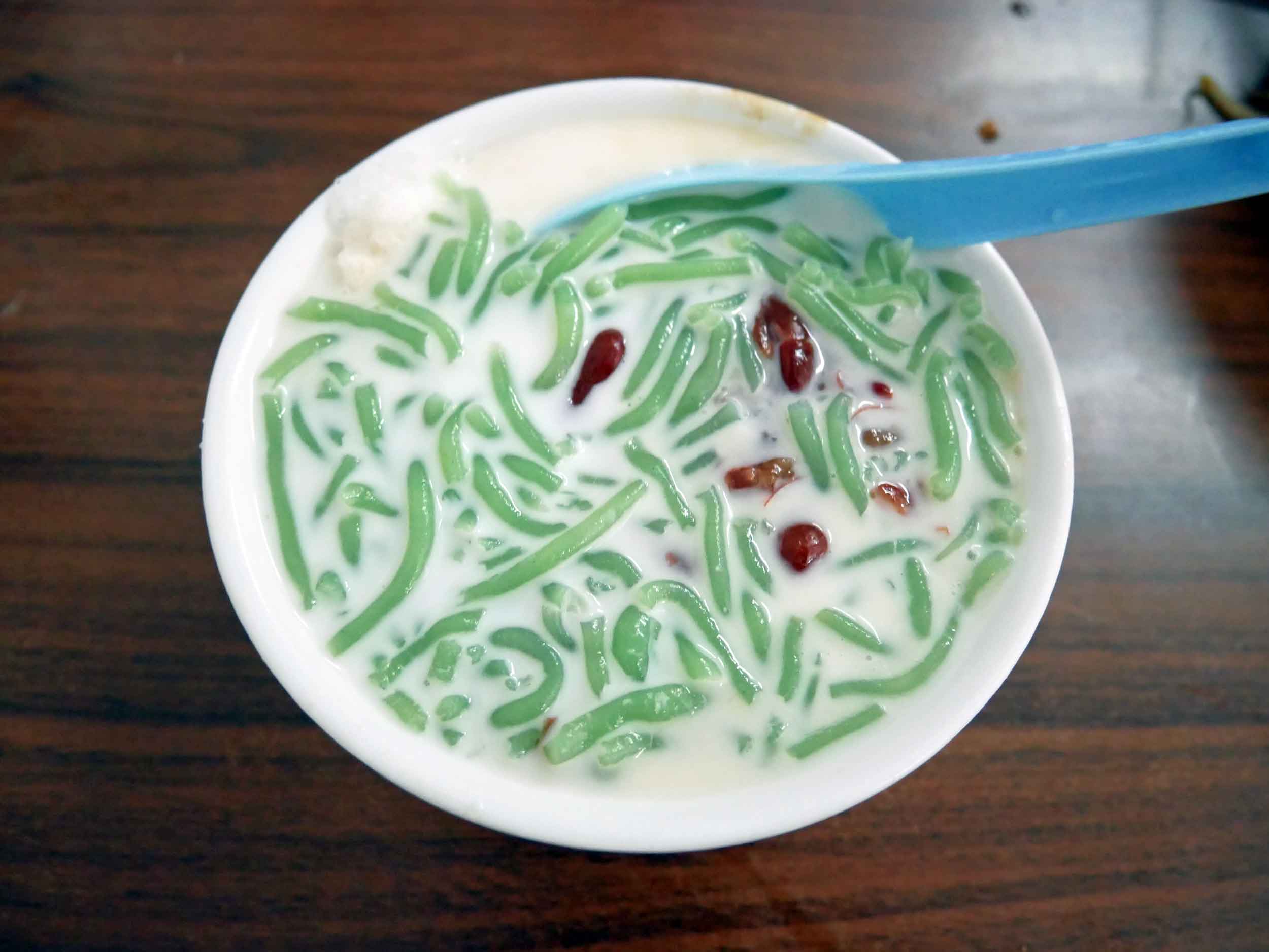  Finally, with all the heat (both in the air and on our tongues), we cooled down with a big bowl of  chendol , a shaved ice dessert made with green rice noodles, red beans, coconut milk and palm sugar.&nbsp; 