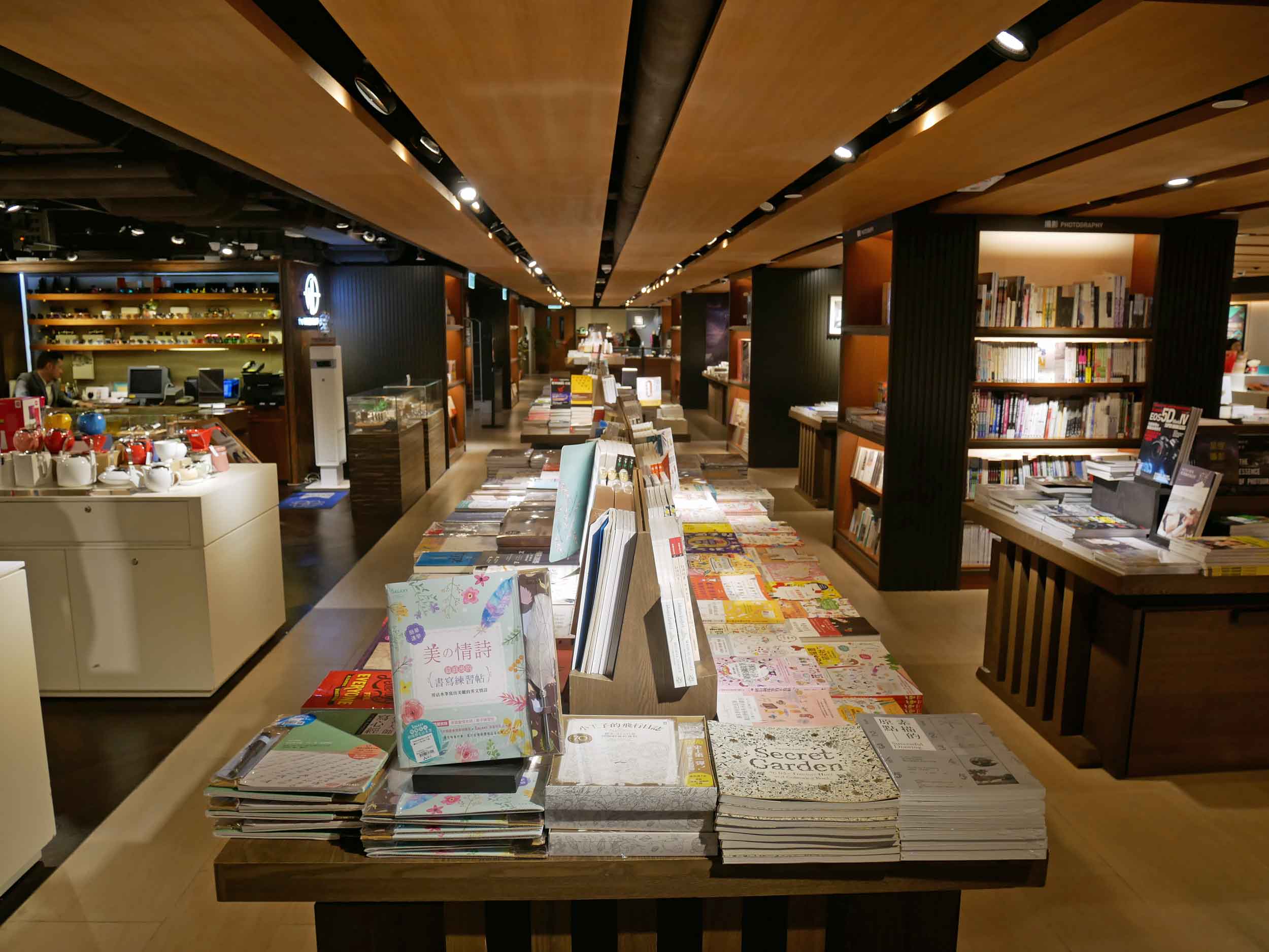  Once we made it to Kowloon, we wandered through the stacks and shops of Eslite bookstore. 