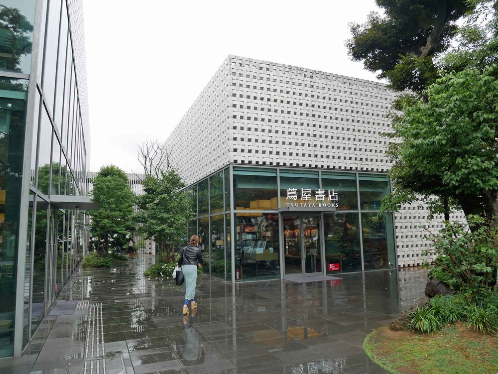  After a confusing metro ride, we finally arrived at Daikanyama T-Site, the elegant complex of books. 