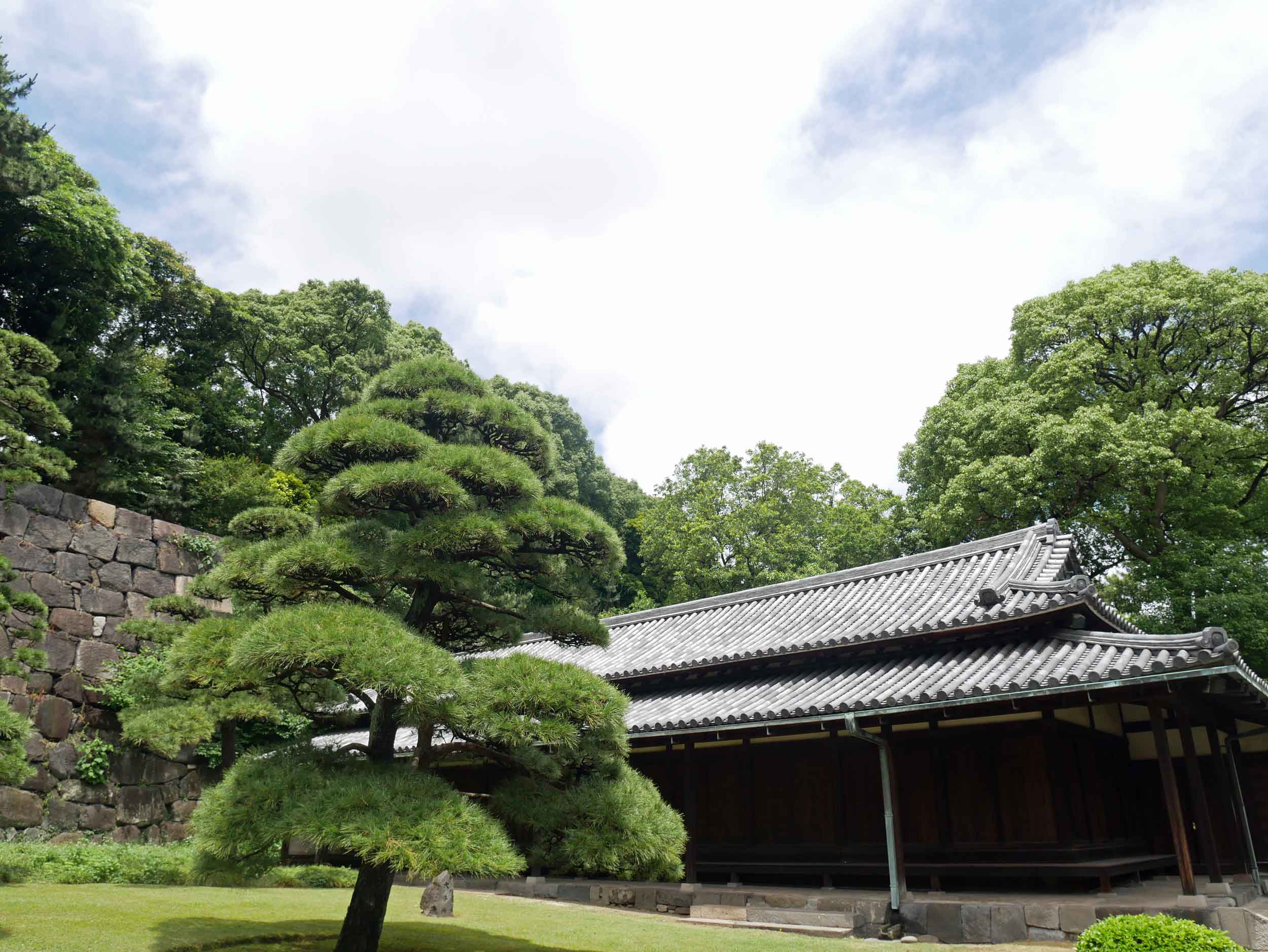 Historic guardhouse and stone wall surrounding the palace perimeter.&nbsp; 