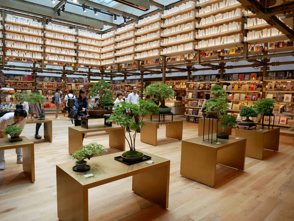  The sister to yesterday's bookstore, Ginza Six is crowned with an outpost of Tsutaya bookshop. 