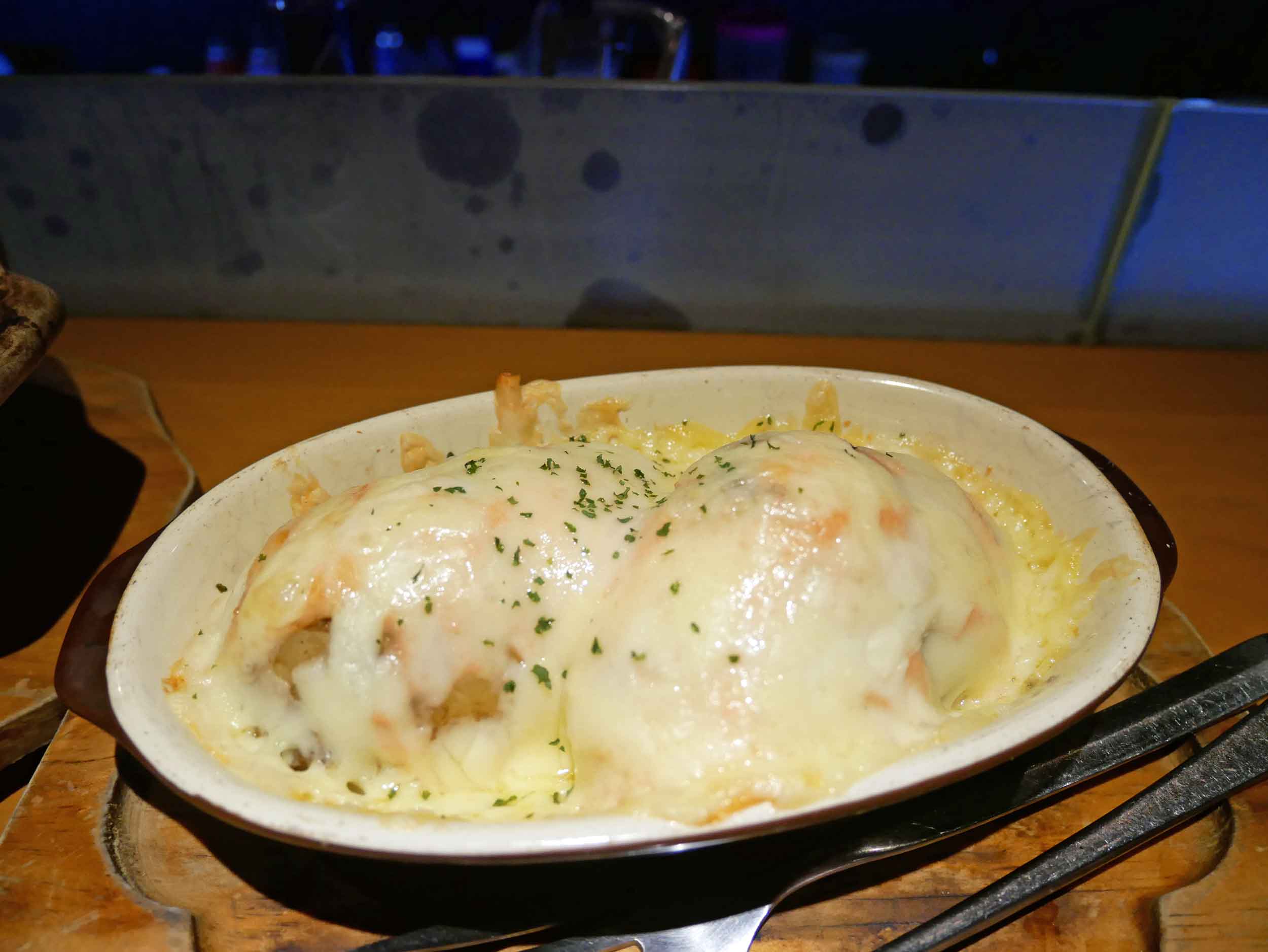  Cheesy potatoes? &nbsp;Why not! 