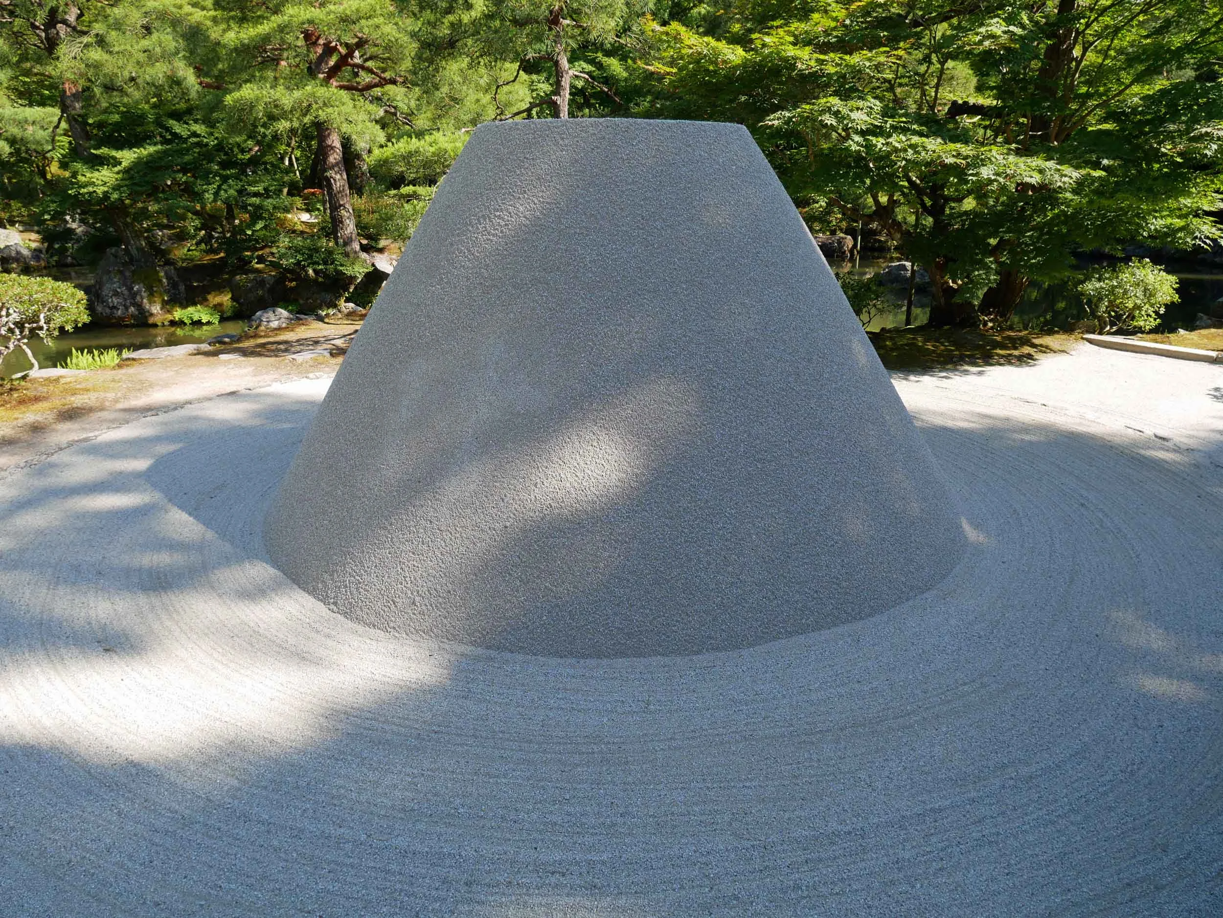 These raked sand gardens defy gravity.&nbsp; 