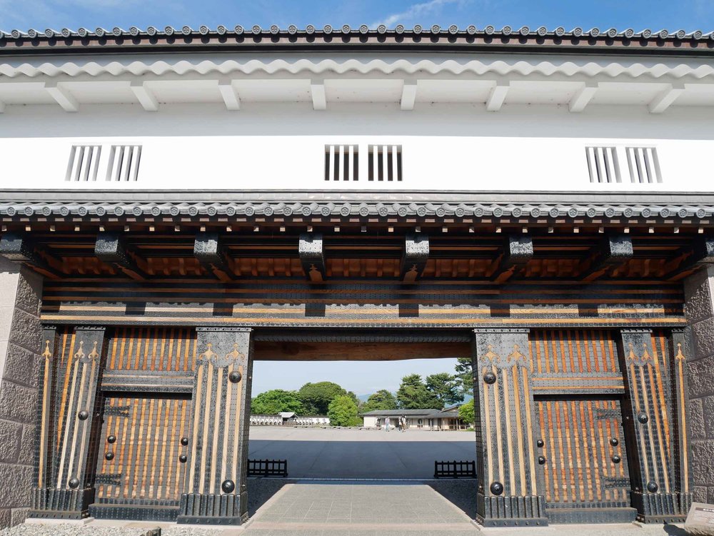  Imposing wooden gate of Kanazawa Castle. 