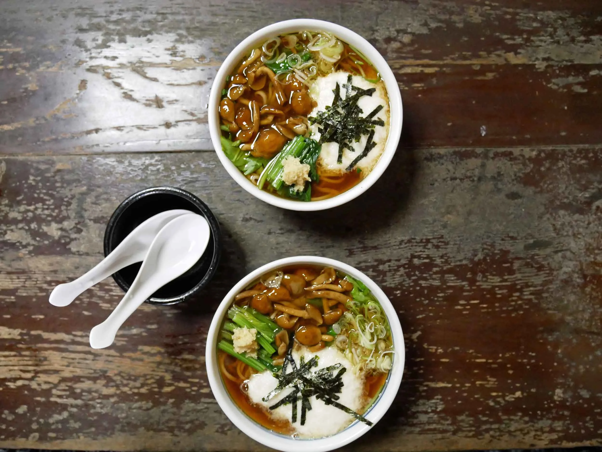  Round two of the piping hot, irresistible soba of Ebisu-Honten. 