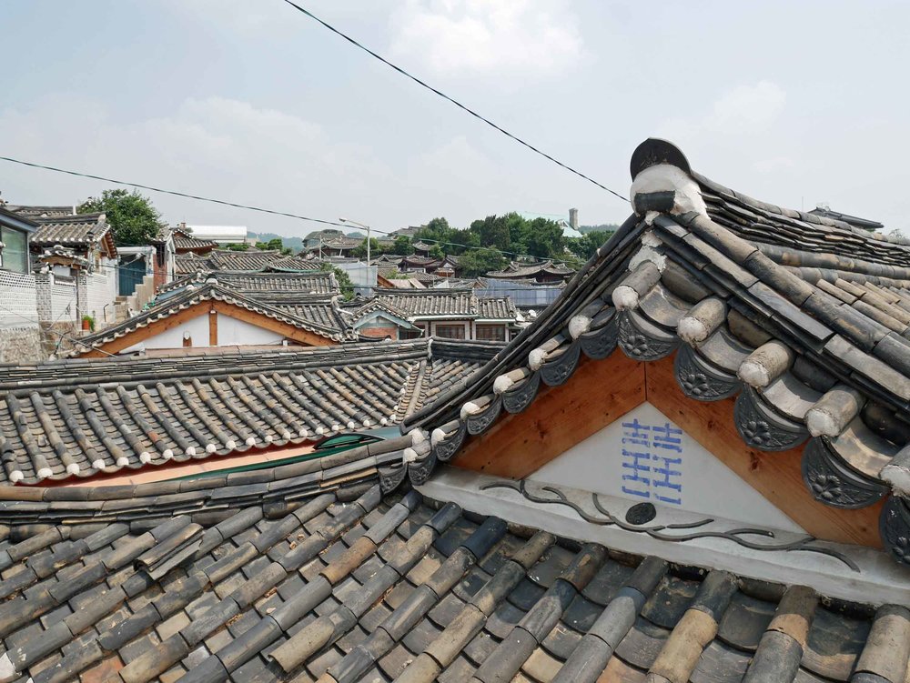  The village gently climbs the hills of Seoul offering panoramic views above the crowded roofs. 