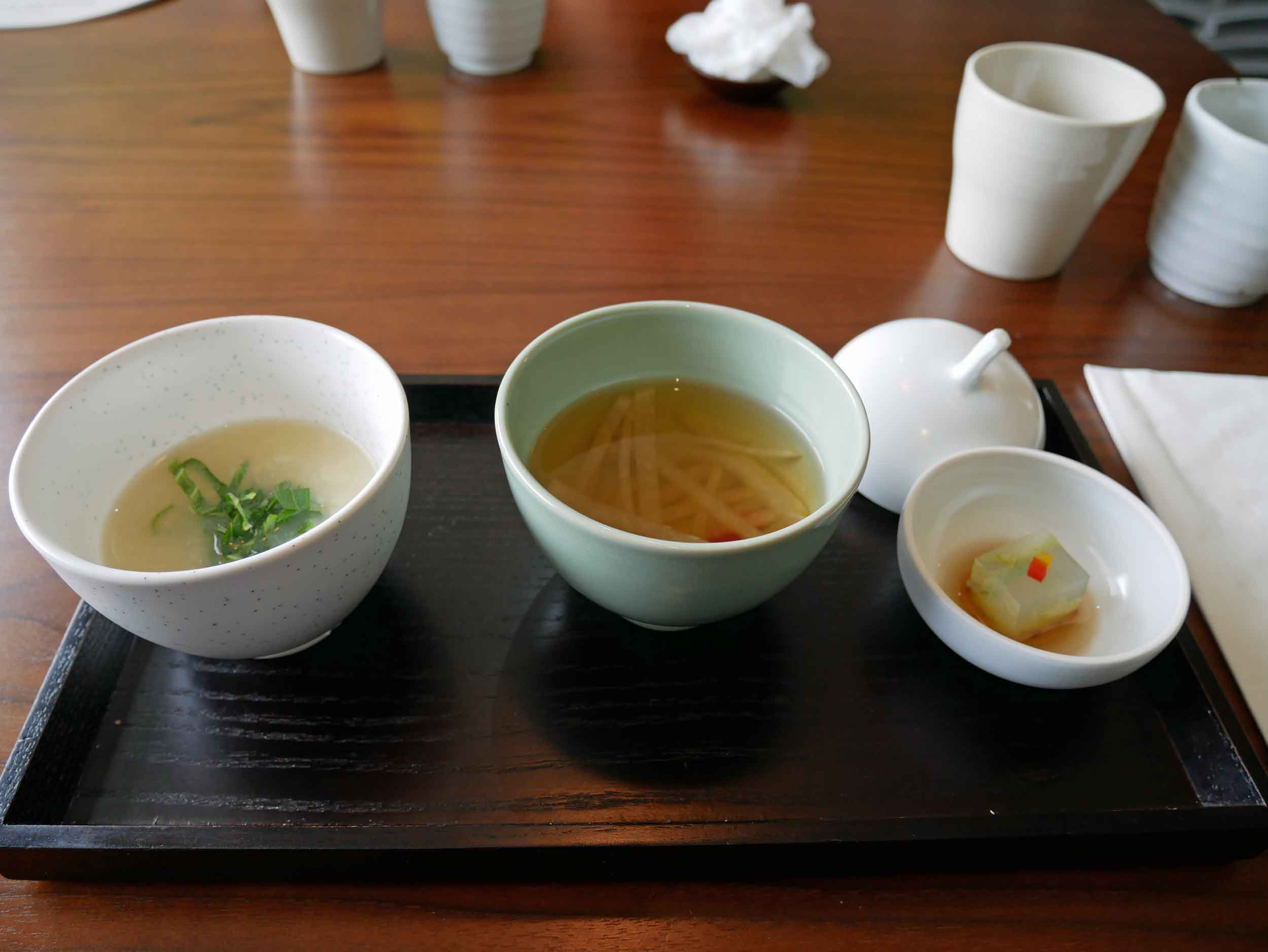  We opted for the tasting menu - so hang on to your robes! First up, the  suljuksim , or amuse-bouche, of cucumber jelly with seven years aged kelp &amp; persimmon vinegar, and  juksang , or porridge, of potato soup with salted white radish. 