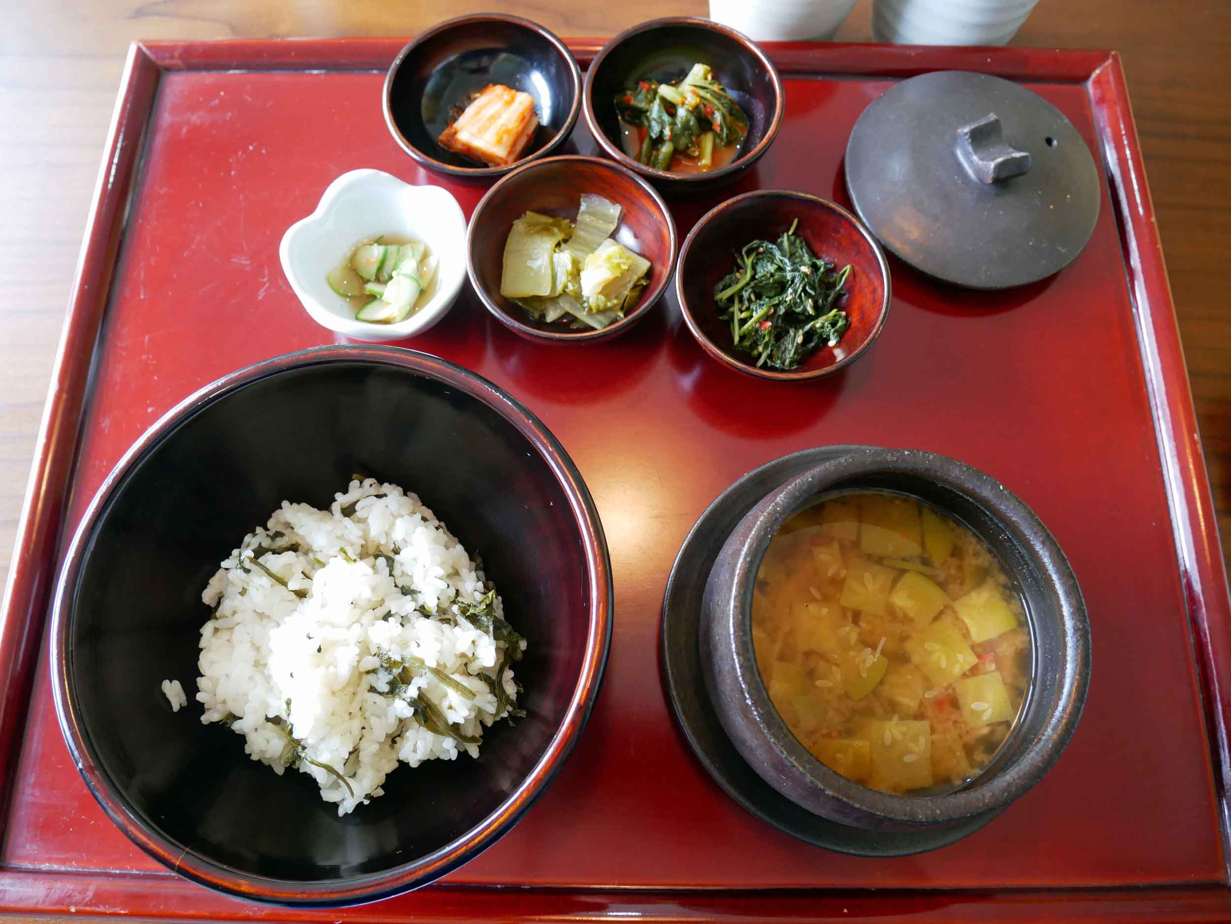  The main course, or  youmi , included seasoned thistle with rice, soy bean paste stew, two kinds of seasoned summer greens, and yangnyeomjang rice sauce. 