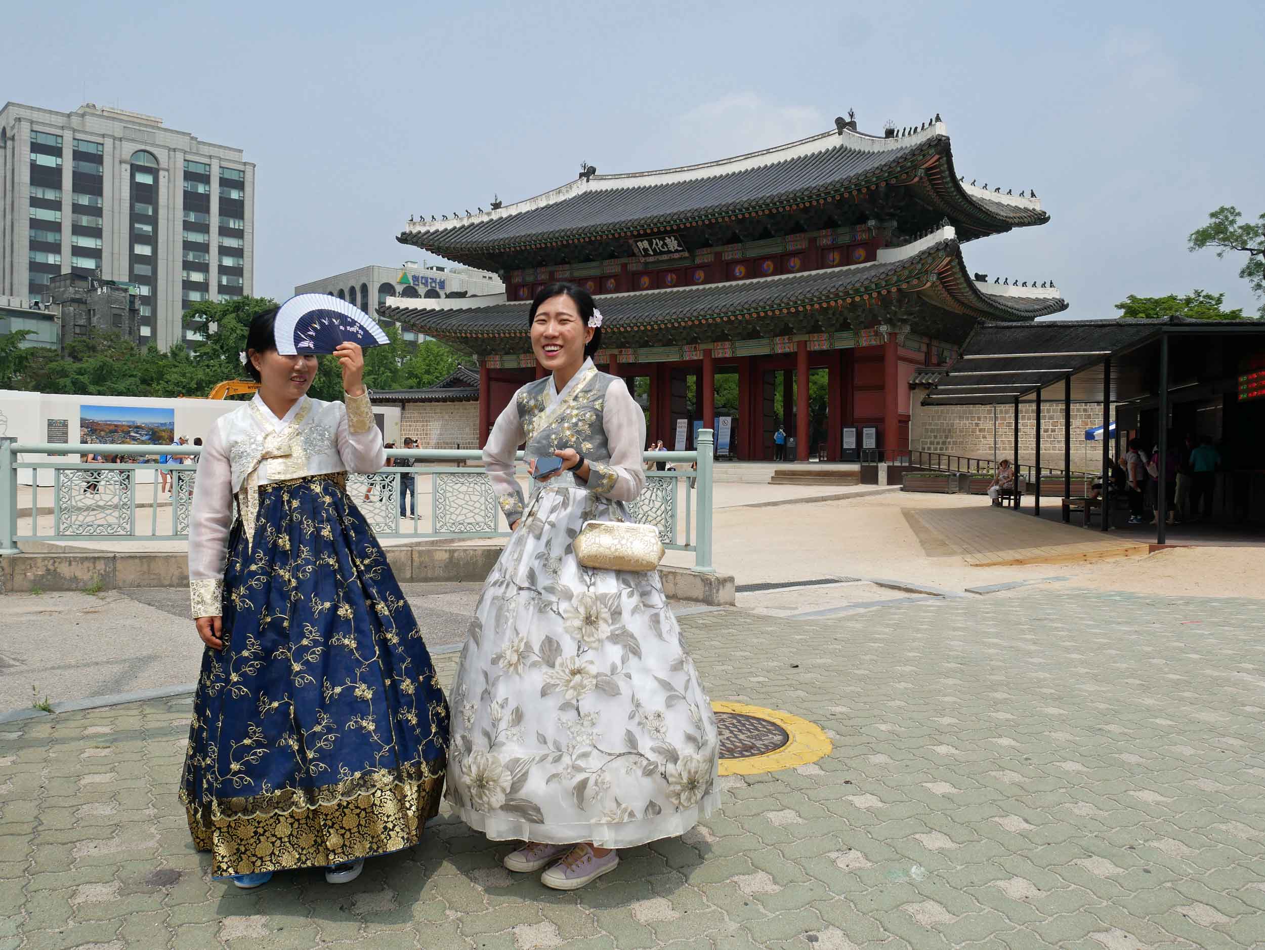  We adored the beautiful traditional costumes worn by women at the major tourist sites.&nbsp; 