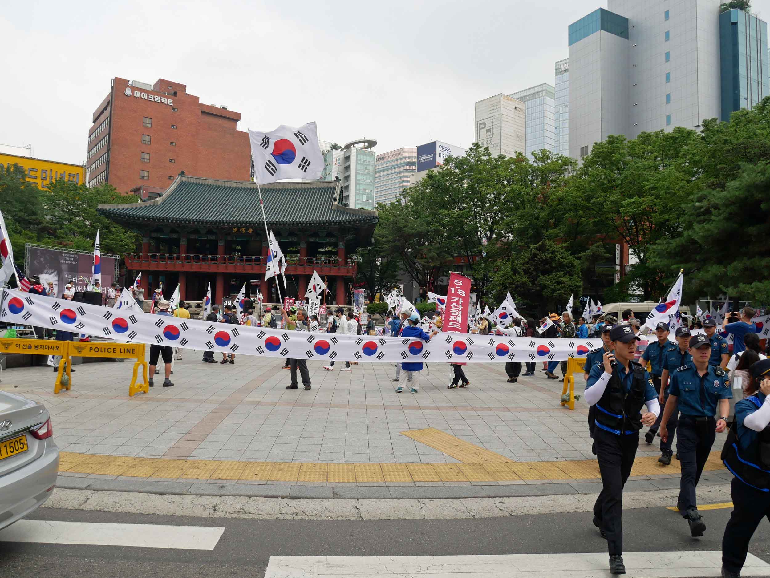  As we walked about the city, we passed a large protest for the release of former South Korean President Park Geun-hye who's on trial for corruption.&nbsp; 