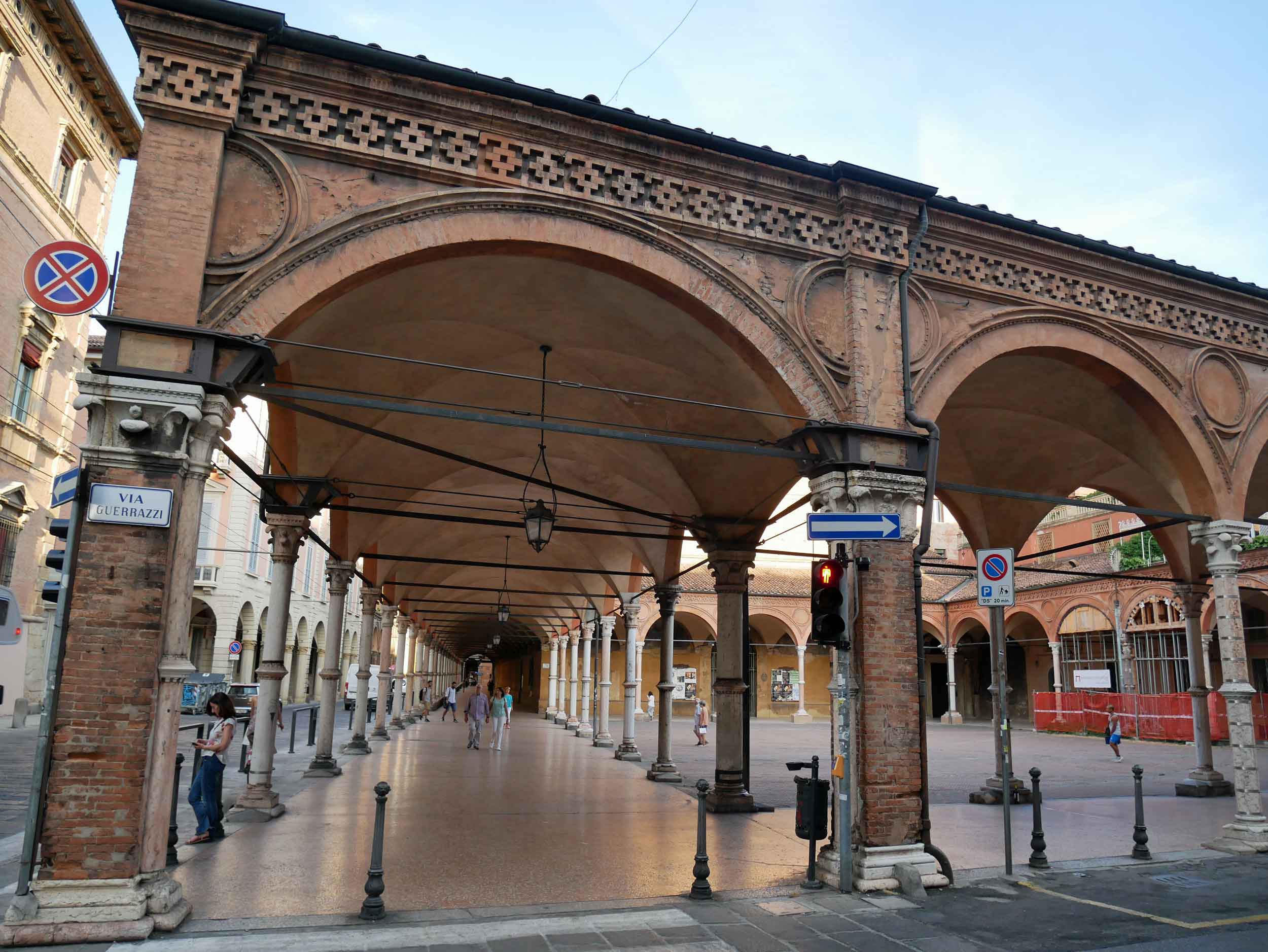 Bologna is also home to many lengthy porticoes, some 38 kilometres in the city's historical center.&nbsp;&nbsp; 