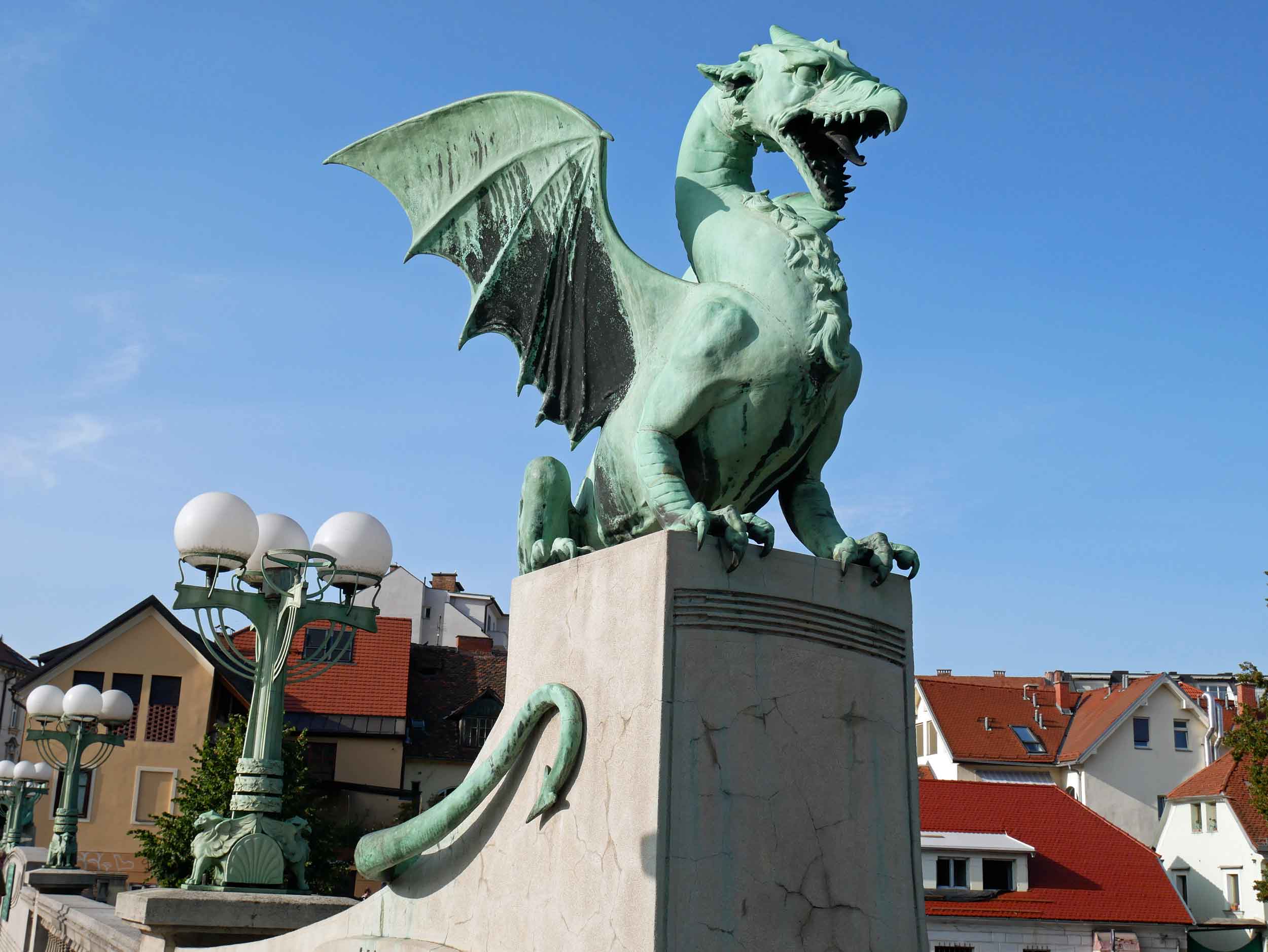  Crossing the Ljubljanica River, the city's stately Dragon Bridge was built in the early 1900s when Ljubljana was still ruled by the Austro-Hungarian monarchy.&nbsp; 