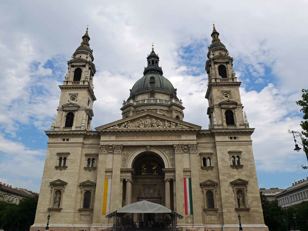  The famous St. Stephen's Basilica is named for the country's first king and supposedly houses his right hand.&nbsp; 