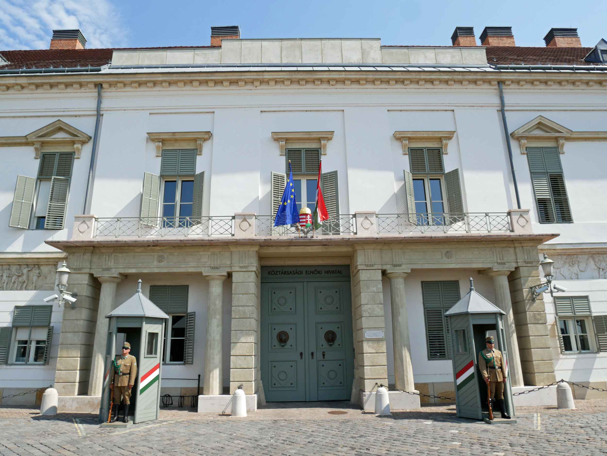  Sandor Palace, just north of Buda Castle, is the official (and more modest)&nbsp;residence of the President of Hungary.&nbsp; 