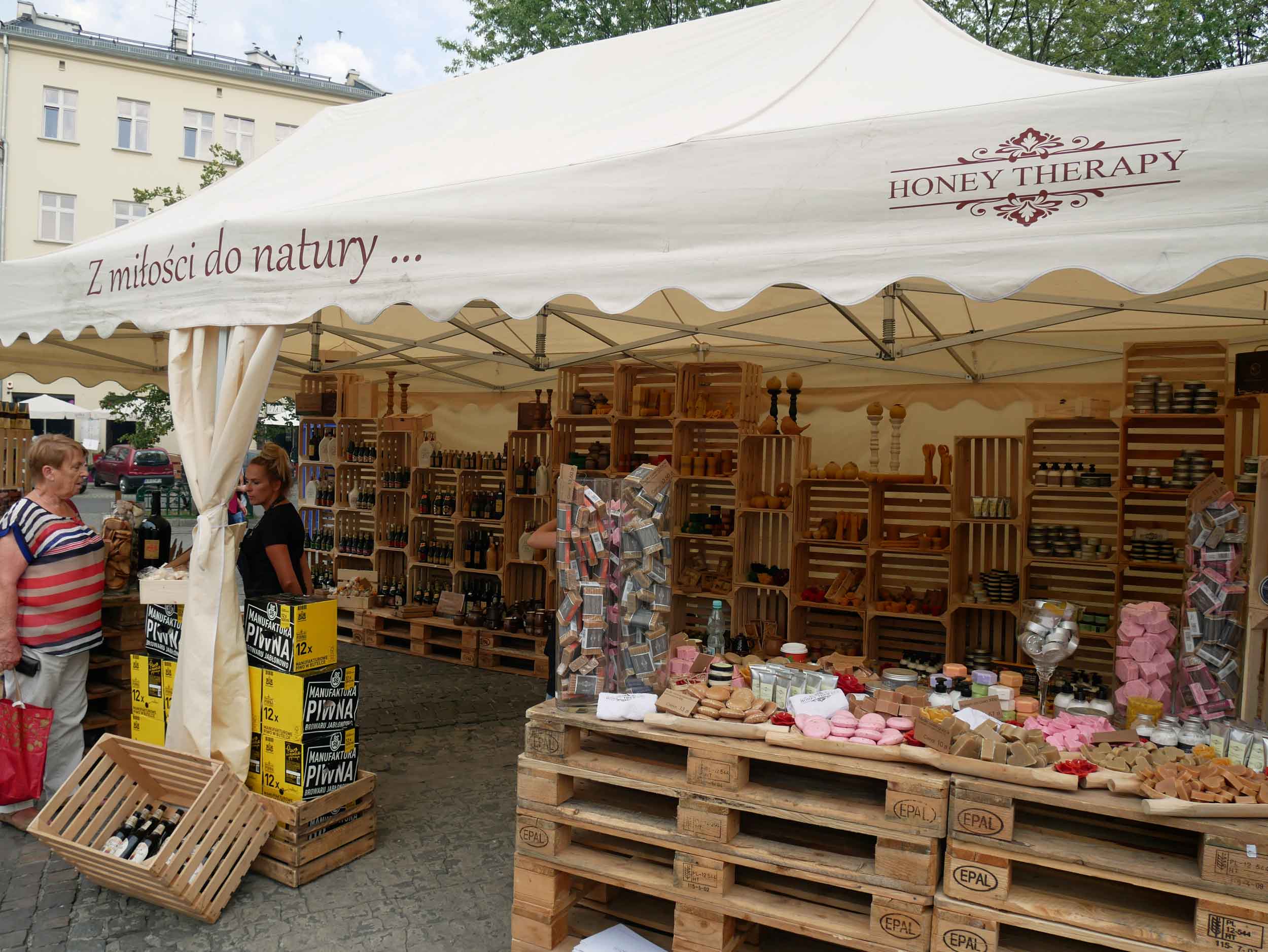  Dubbed the sweetest festival in Krakow, you can find all sorts of bee-related goods for everyone! 