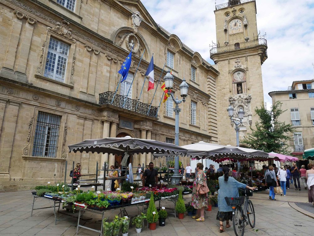  A daily flower market can be found in Aix’s l'Hôtel de Ville, with the exception of the first Sunday of each month, when the square is given over to antiquarian and second-hand books – how dreamy! 