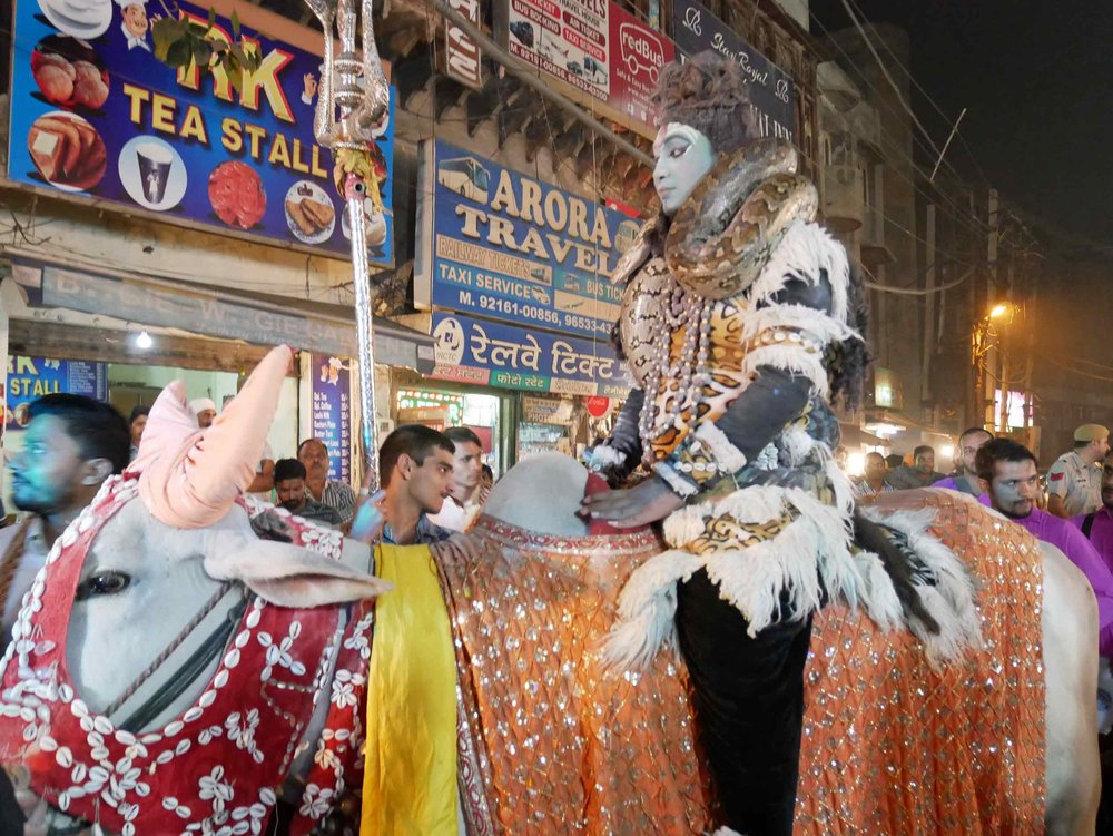  Some even adorned with live props - snakes! 