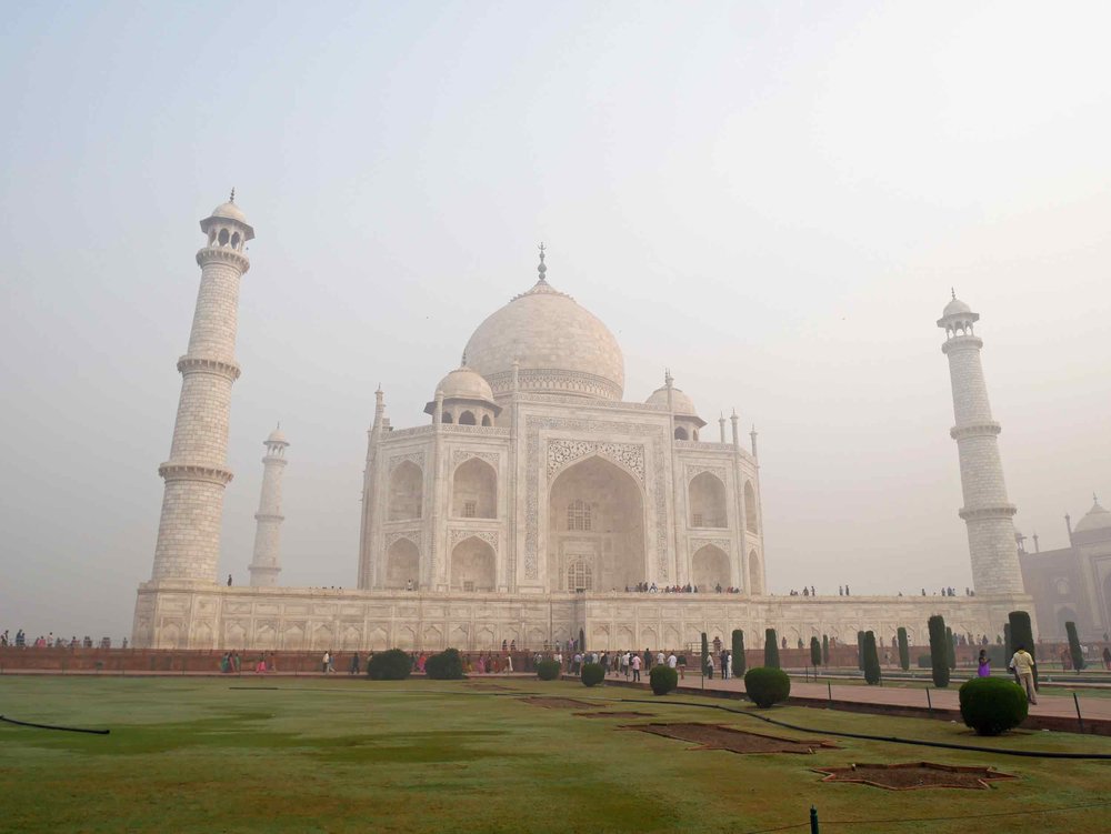  The most spectacular feature is the marble dome that tops the tomb and is nearly 35 metres (115 ft) high. 