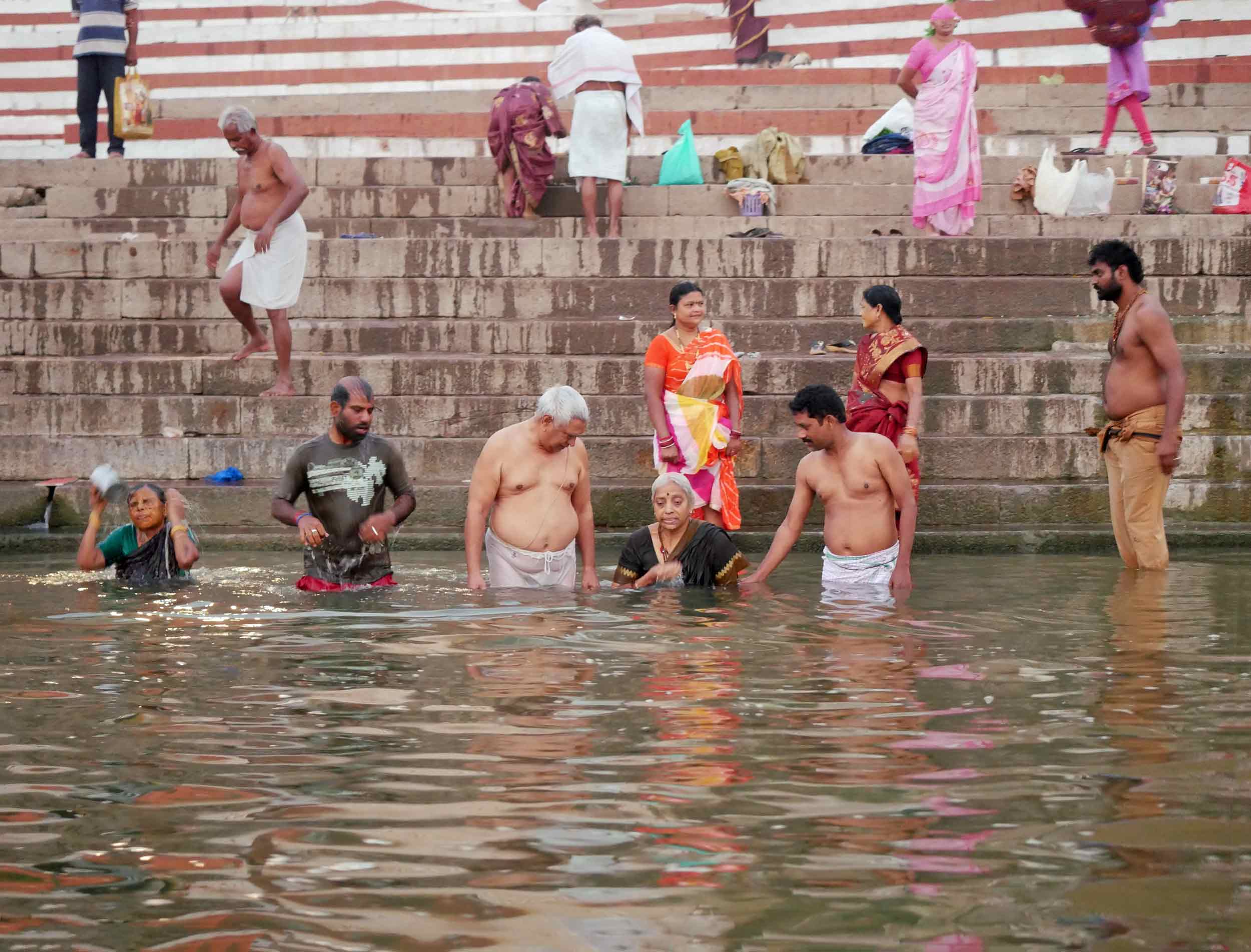  On our final day in Varanasi, we took a sunrise boat trip and witnessed the Ganga come to life.&nbsp; Here, Hindu worshipers bathing in the river to wash away all sins (Nov 18). 