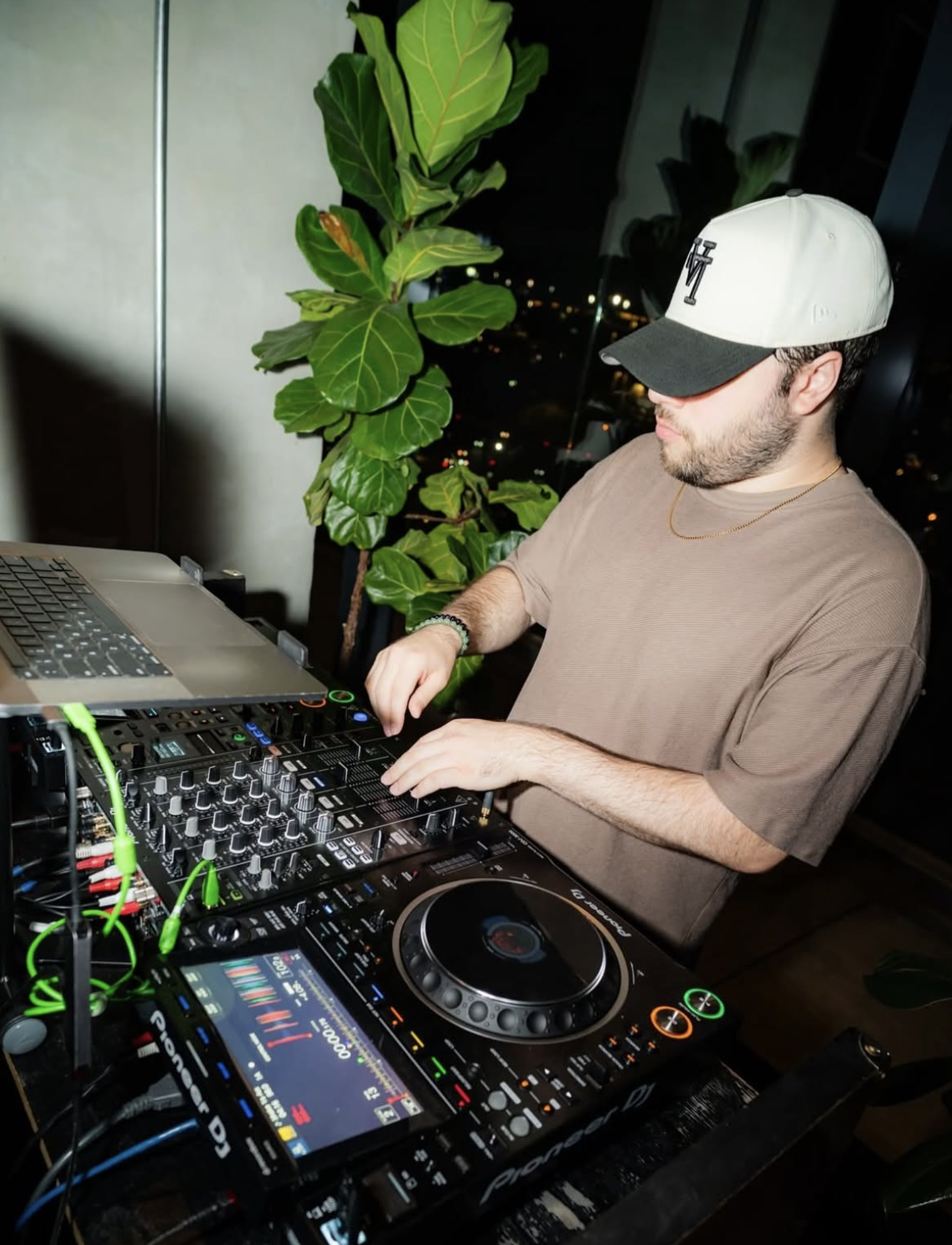 DJ: Que Rico