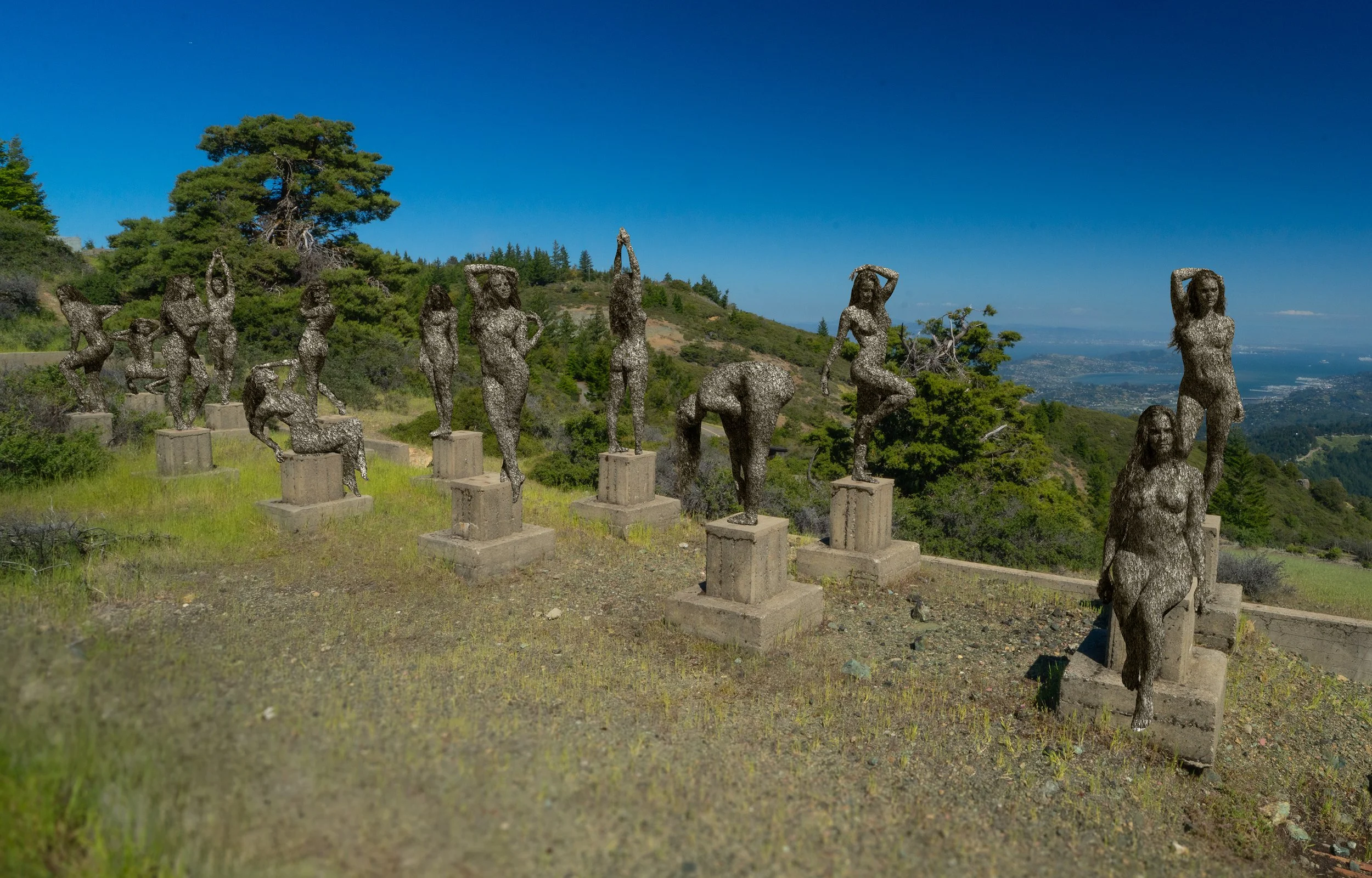 _DSC4843_flat_2_statues_fin.jpg
