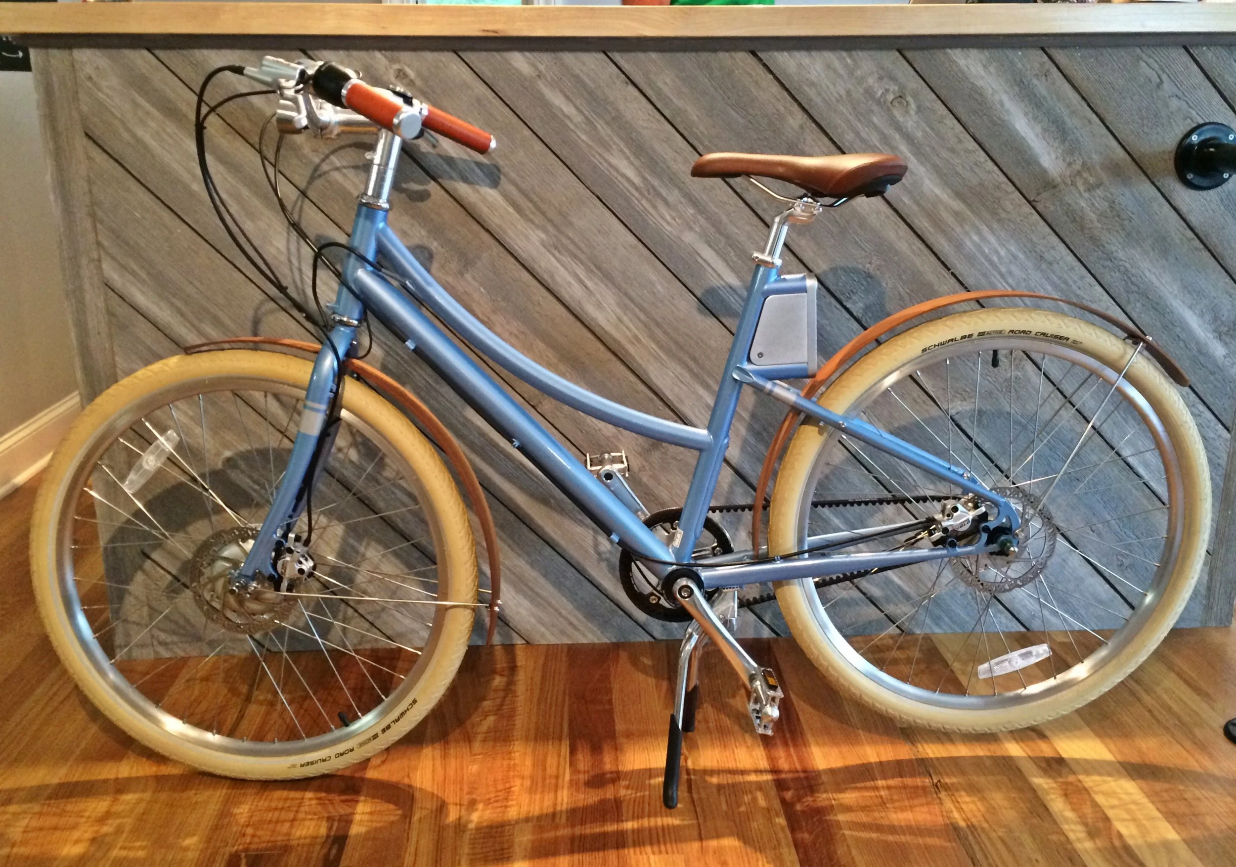 Cortland, Stingray Blue, Belt Drive, Bamboo Fenders. Weight: 40 lbs Range: 20 miles per charge Charge Time: 2-3 hours Top Speed With Pedal Assist: 20 mph