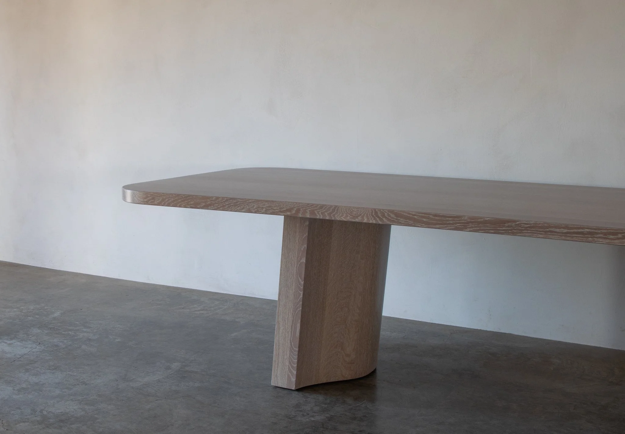 NAMI dining table