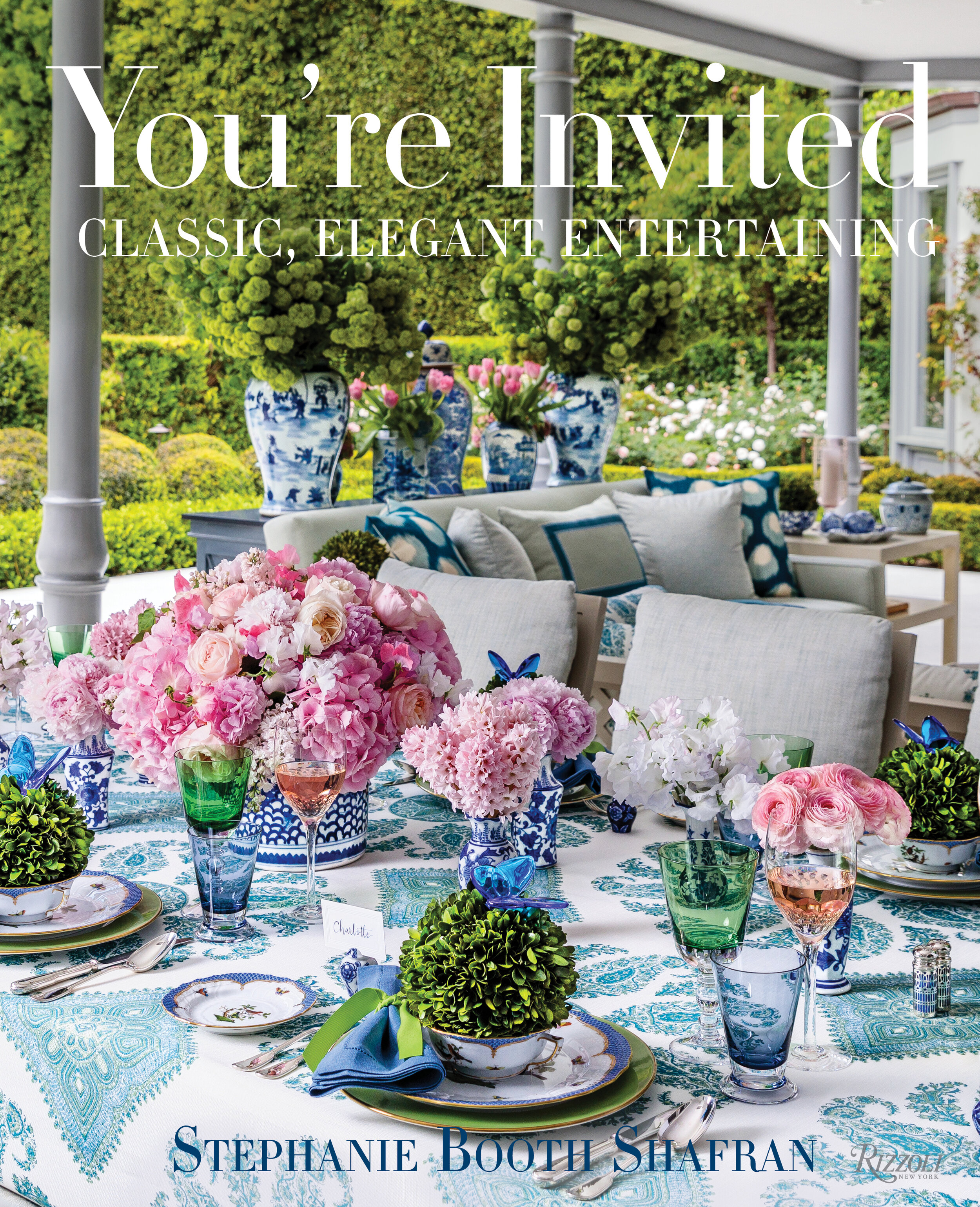 Taking at-home entertaining to an entirely new level, sophisticated L.A. hostess Stephanie Booth Shafran--recently named by the Salonniere as one of the top hostesses in Los Angeles--has a gift for celebration. From the table settings to the decor t…