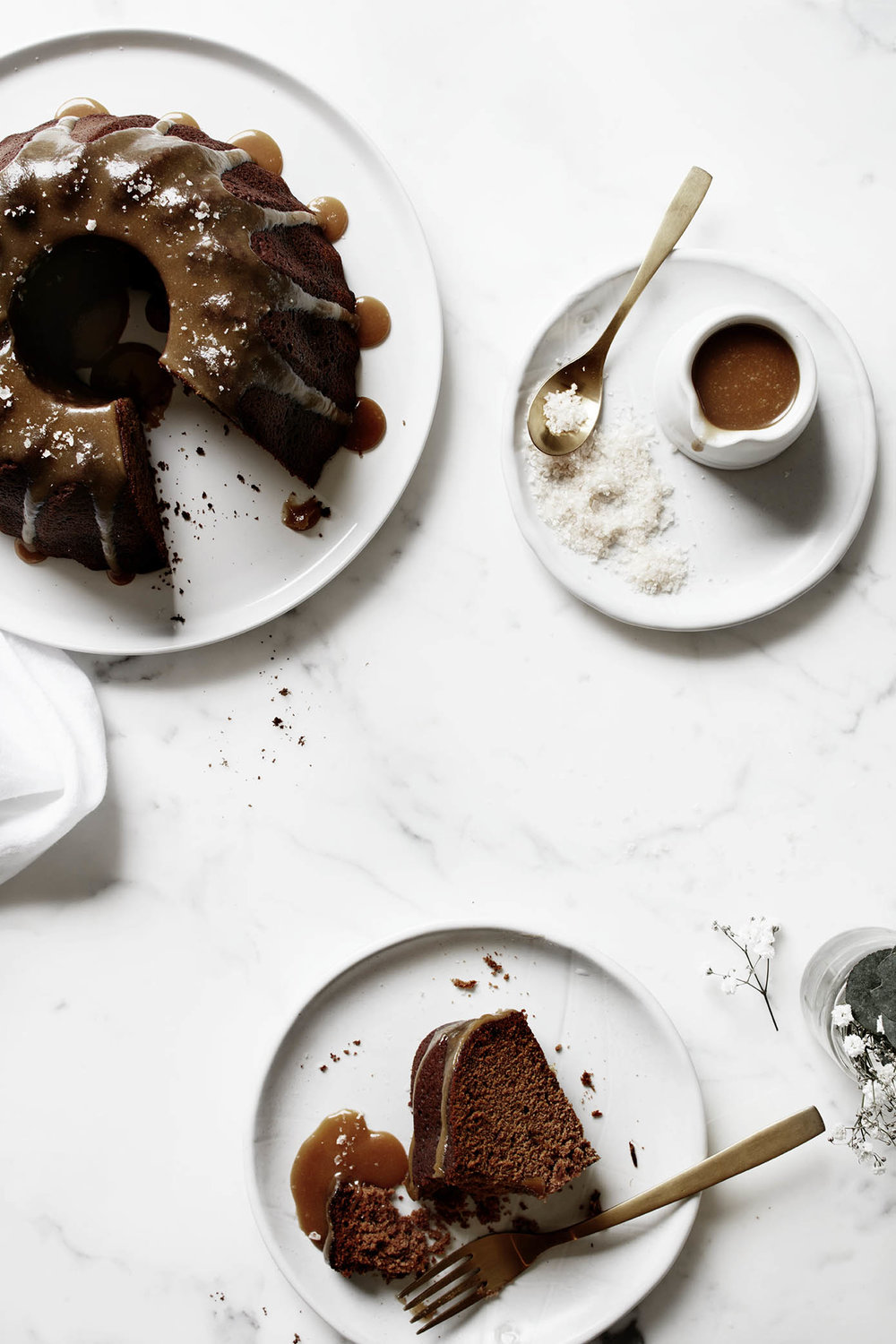 Chocolate-bundt-cake-with-salted-caramel-sauce.jpg