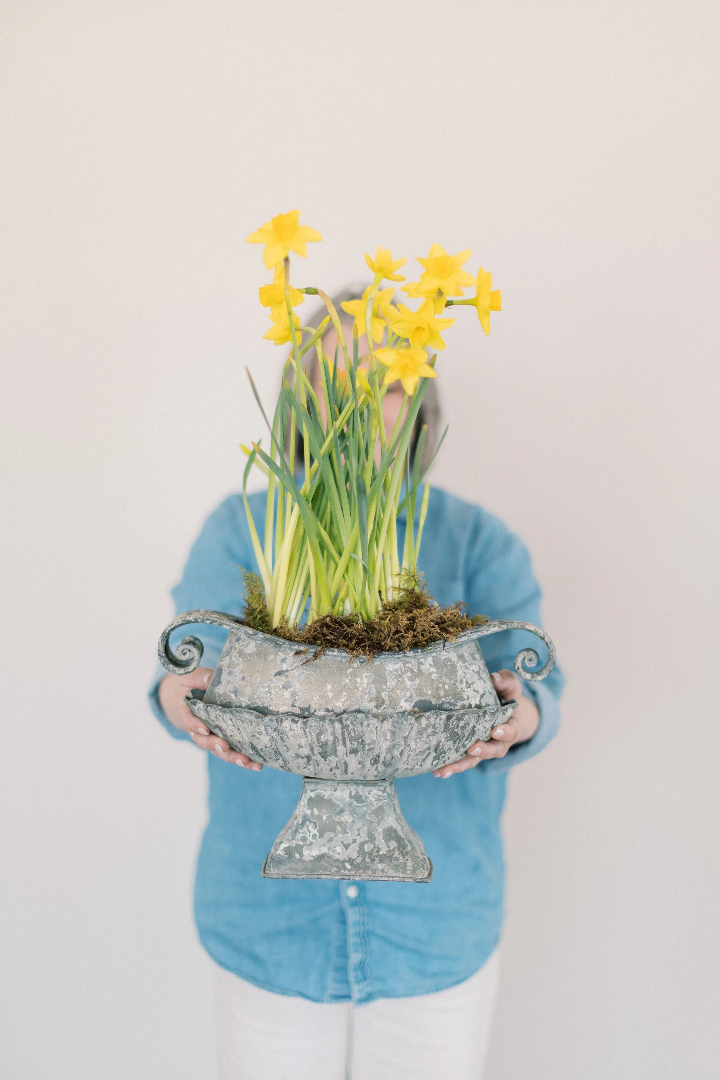  Twig &amp; Bloom floral studio creating romantic, elegant flower arrangements in Saskatoon, Victoria, Regina &amp; Edmonton. We create florals for everyday moments, wedding designs, event flowers, bereavement flowers as well as hosting flower worksh