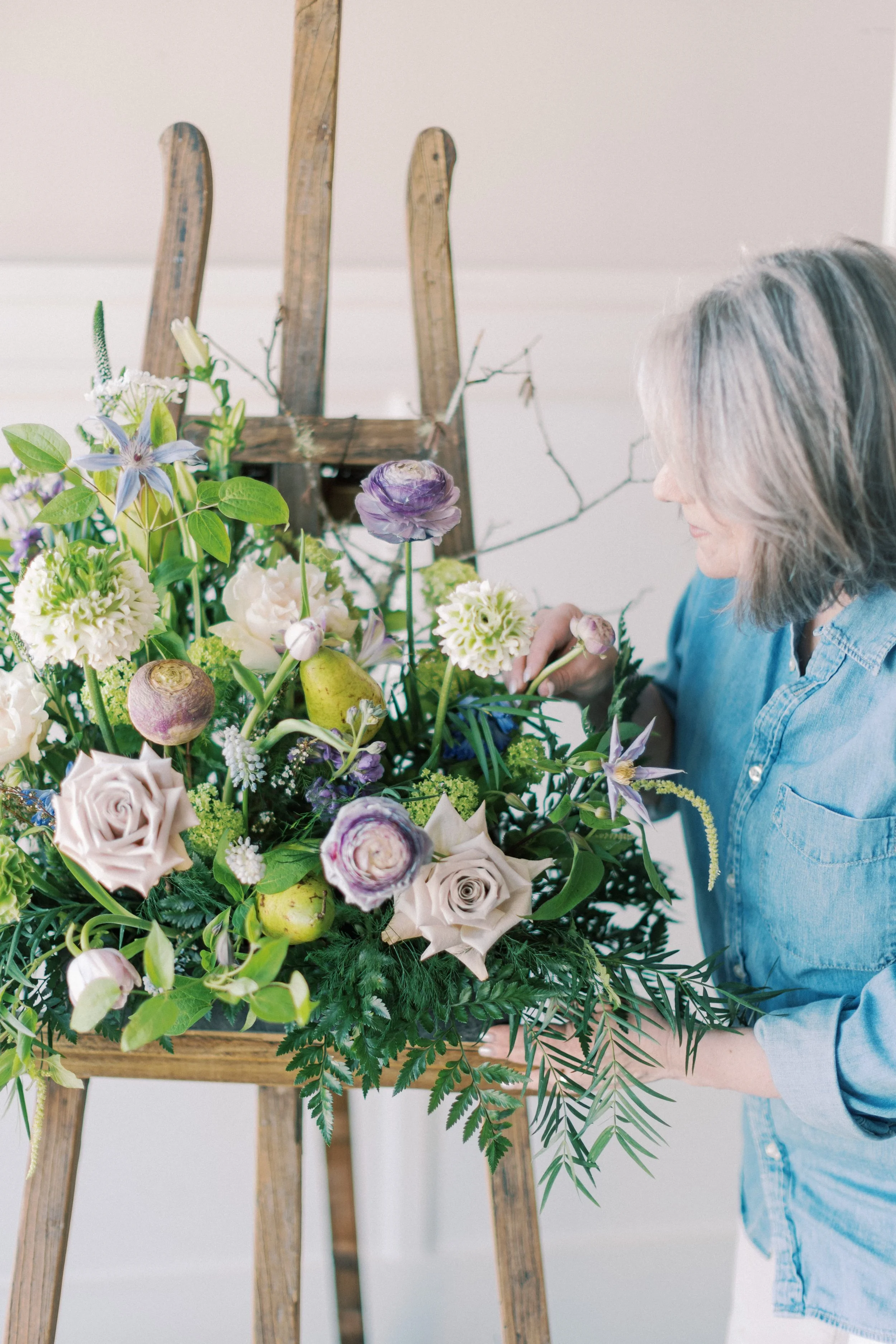  Twig &amp; Bloom floral studio creating romantic, elegant flower arrangements in Saskatoon, Victoria, Regina &amp; Edmonton. We create florals for everyday moments, wedding designs, event flowers, bereavement flowers as well as hosting flower worksh