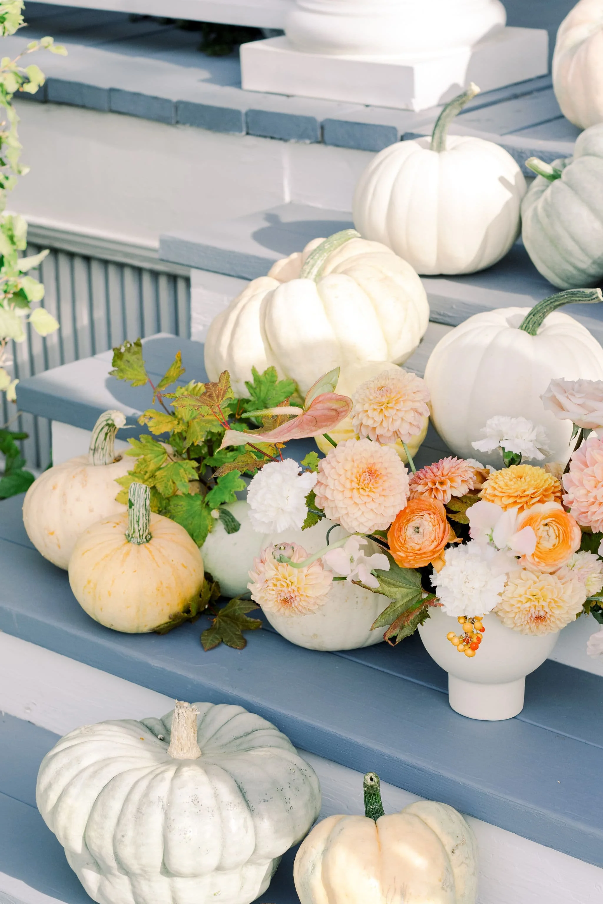 Twig & Bloom floral studio creating romantic, elegant flower arrangements in Saskatoon, Victoria & Regina. We create florals for everyday moments, wedding floral designs, event flowers, bereavement flowers as well as hosting flower workshops.