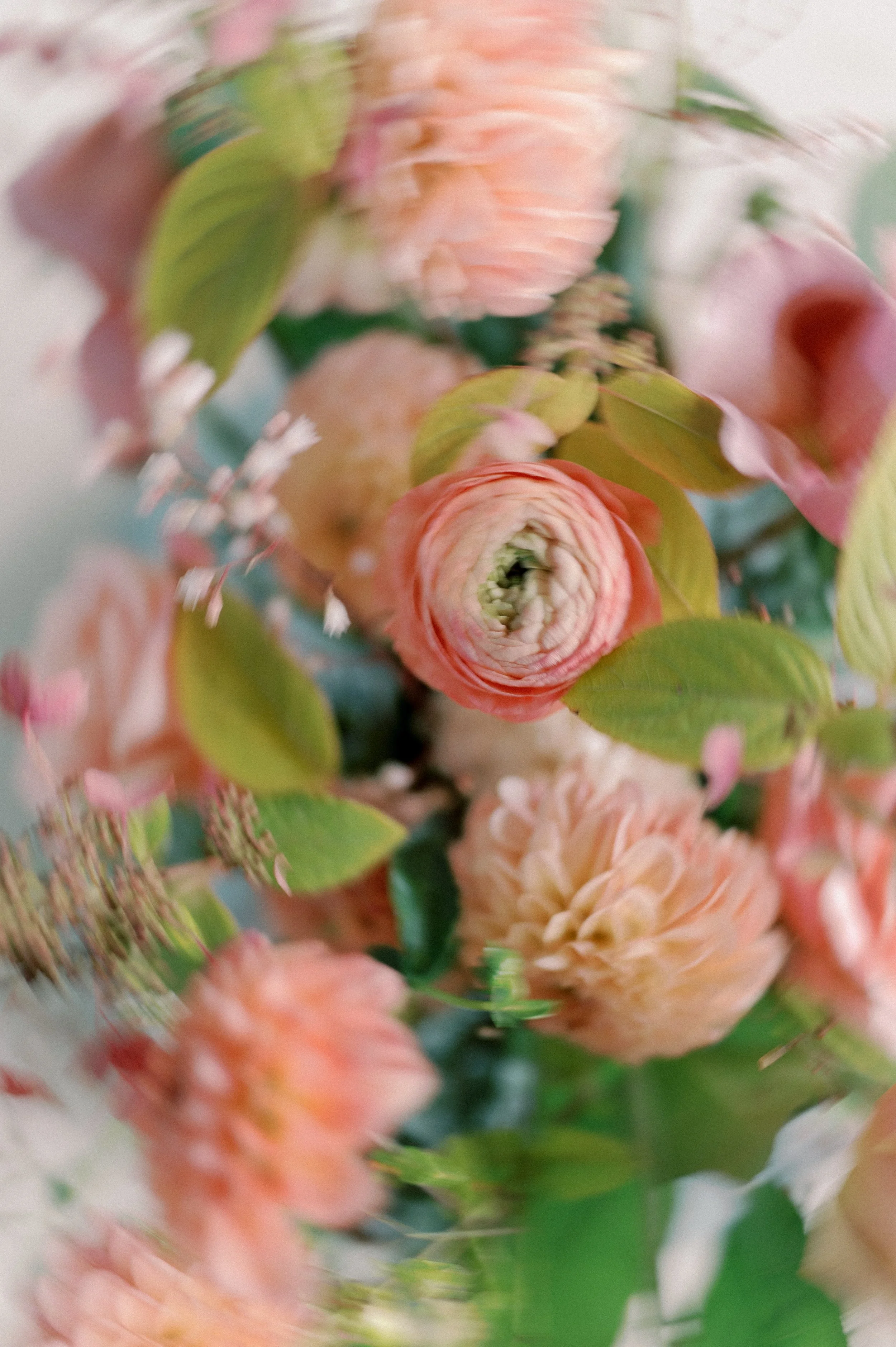 Twig & Bloom Saskatoon florists design timeless arrangements inspired by the natural world around us. We deliver Monday to Friday within Saskatoon city limits. Our style is refined and romantic.