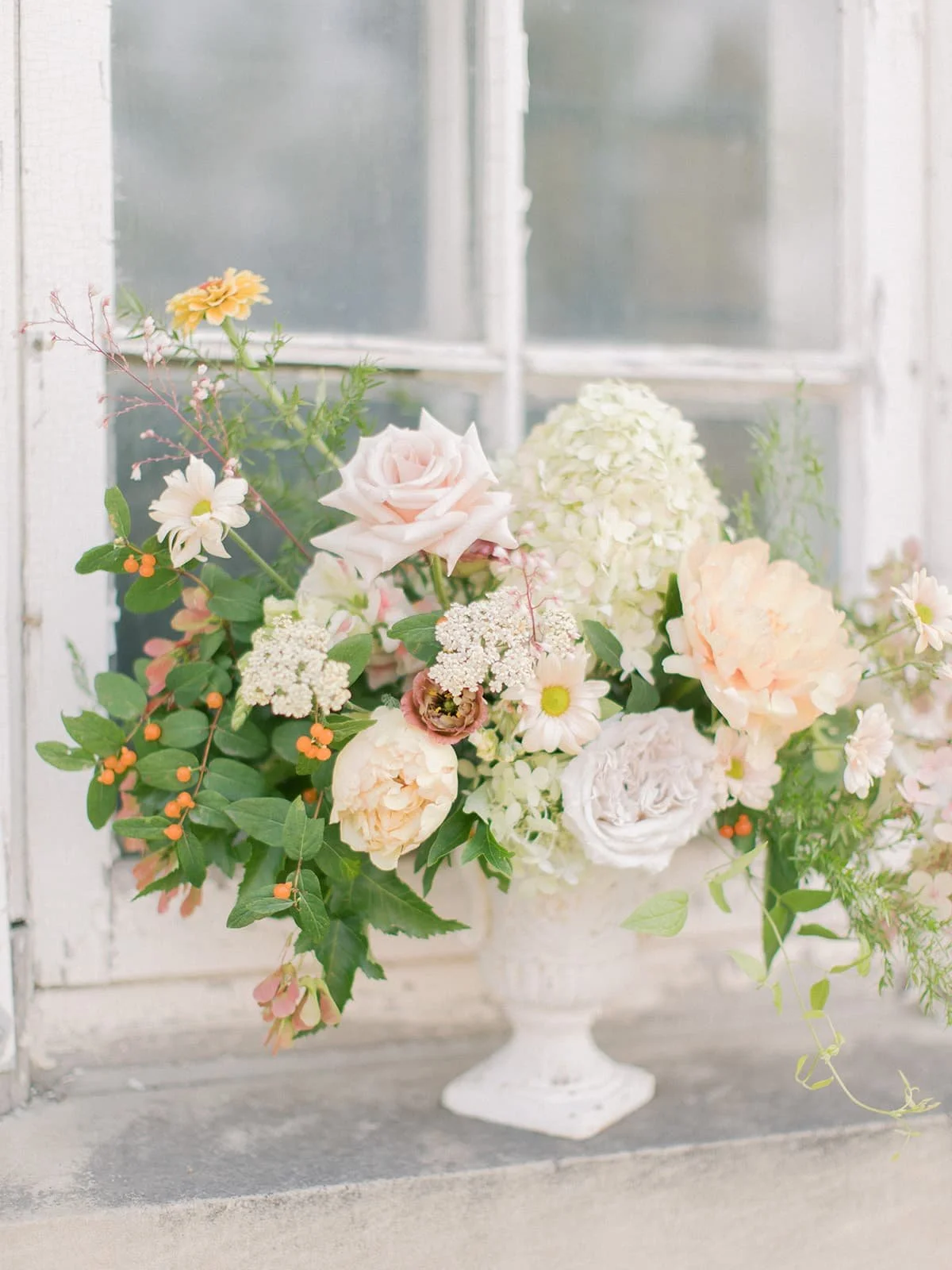 Twig & Bloom Saskatoon florists design timeless arrangements inspired by the natural world around us. We deliver Monday to Friday within Saskatoon city limits. Our style is refined and romantic.