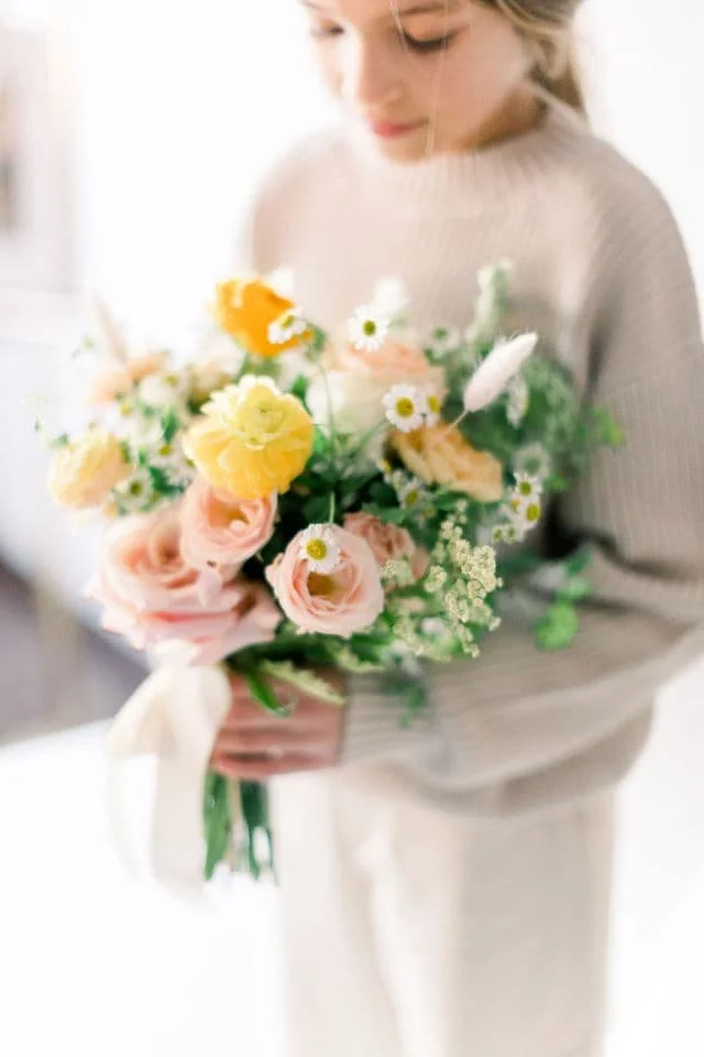 Twig & Bloom floral studio creating romantic, elegant flower arrangements in Saskatoon, Victoria, Regina & Edmonton. We create florals for everyday moments, wedding designs, event flowers, bereavement flowers as well as hosting flower workshops.