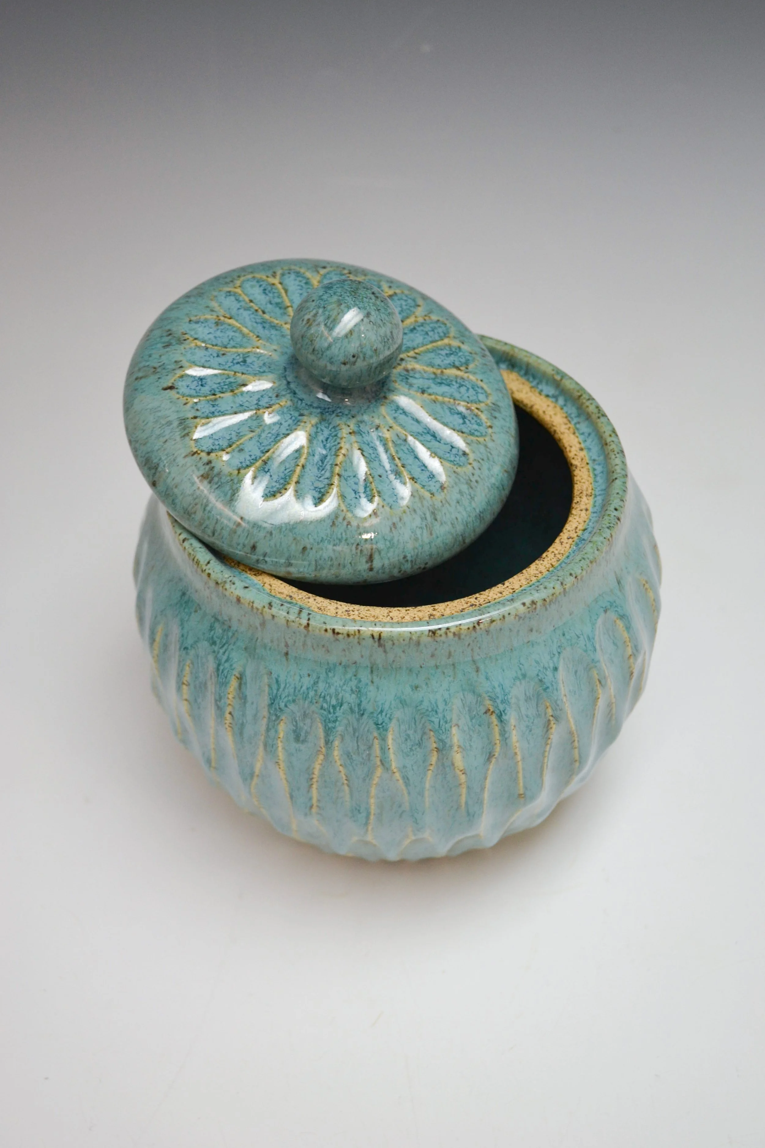 Meagn187-LiddedTexturedJar-3.jpg