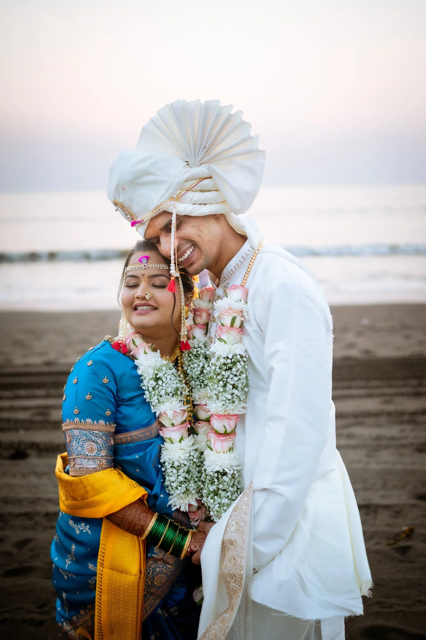 marathi-wedding-mumbai-beachside-reflexionbyns-ar-73.jpg