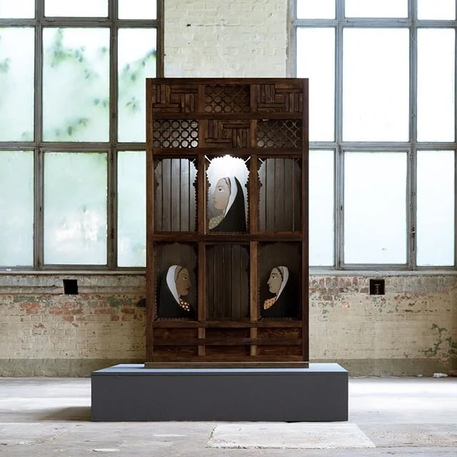 من أجمل التجارب التي خضتها العام الماضي تجربة مشاركة نساء من تاريخ الحجاز قرأت عنهن كثيرا وأسرن مخيلتي. عمل &quot;الطبريات&quot; في معرض تنويرات منسية والذي أقيم في ألمانيا من تقييم الهام خطاب و مايكل ارزت. &mdash;&mdash;&mdash;&mdash;-
Proud to have