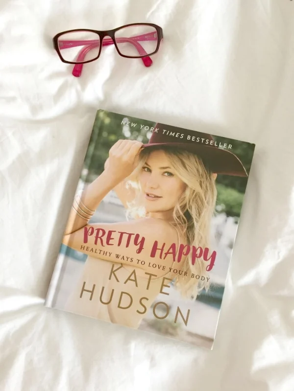 jules-and-louis-blog-book-pretty-happy-kate-hudson-glasses.jpg