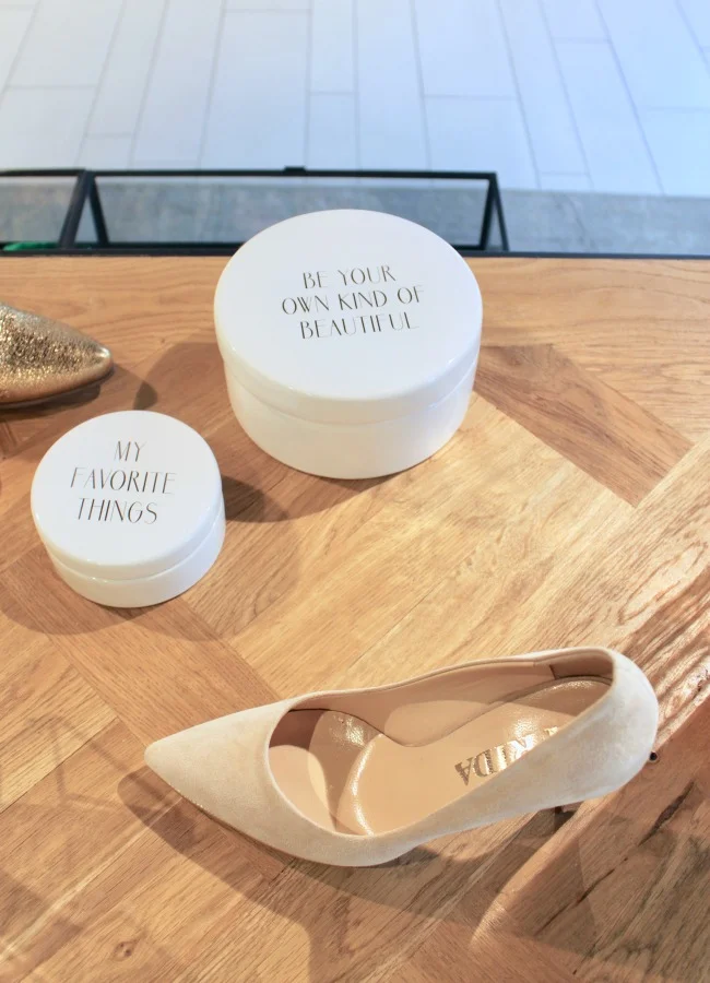 Jules and Louis Blog - Local Hotspot in Bruges - Lilola - jars and shoes.jpg
